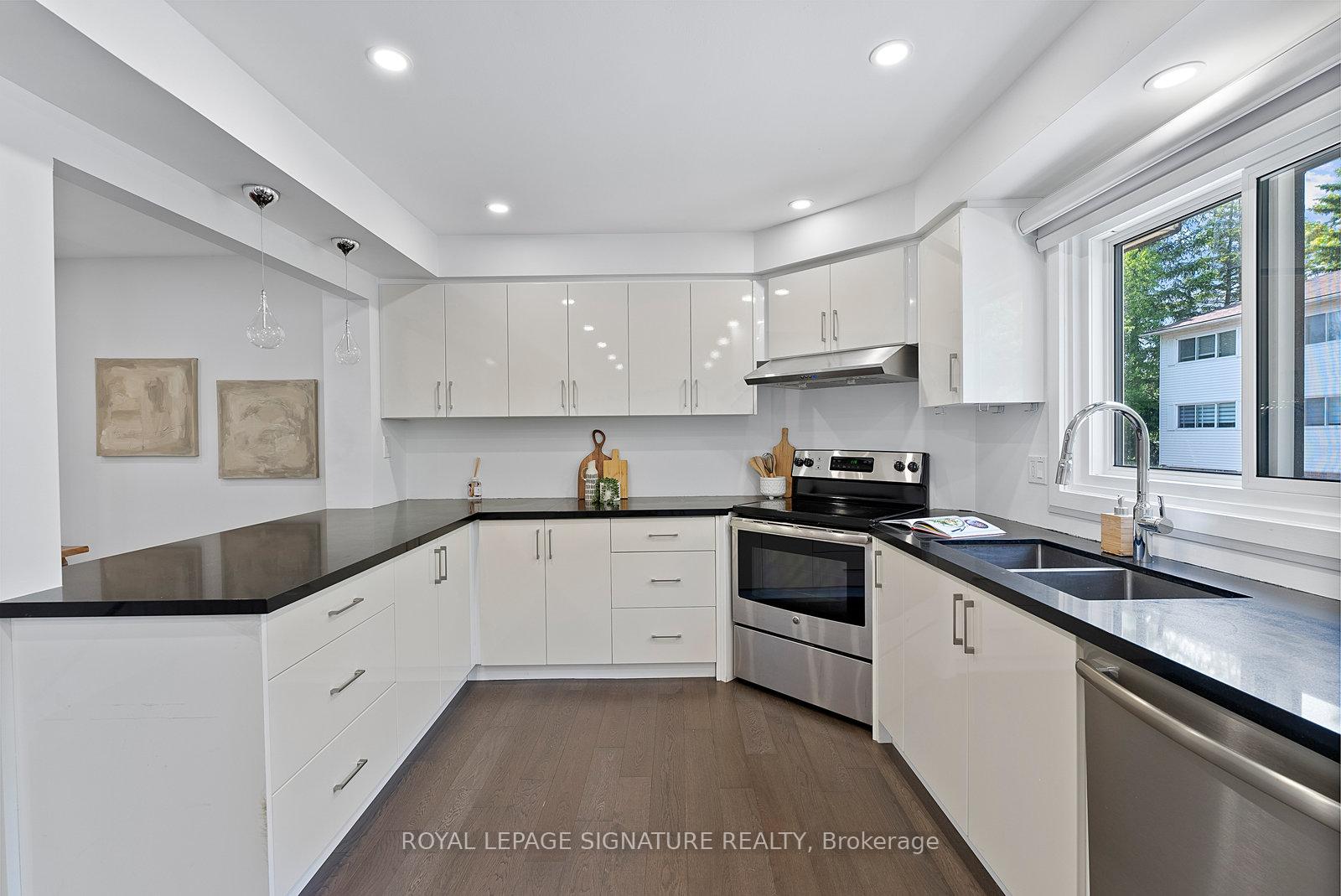 1 Bedroom Condo at 70 Jenny Wrenway, Toronto For sale