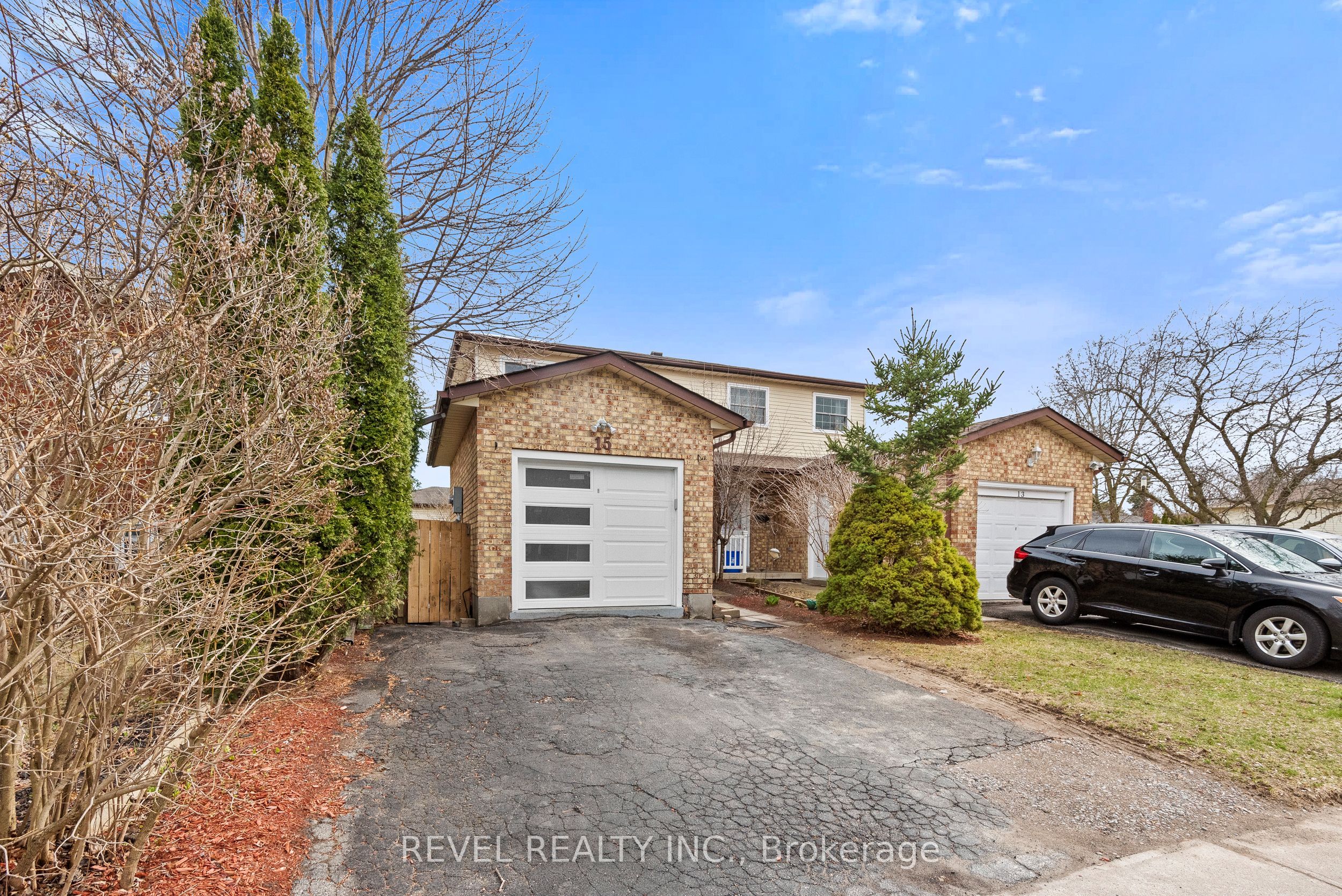 15 Hartsfield Drive, Clarington, ON L1E 1M8