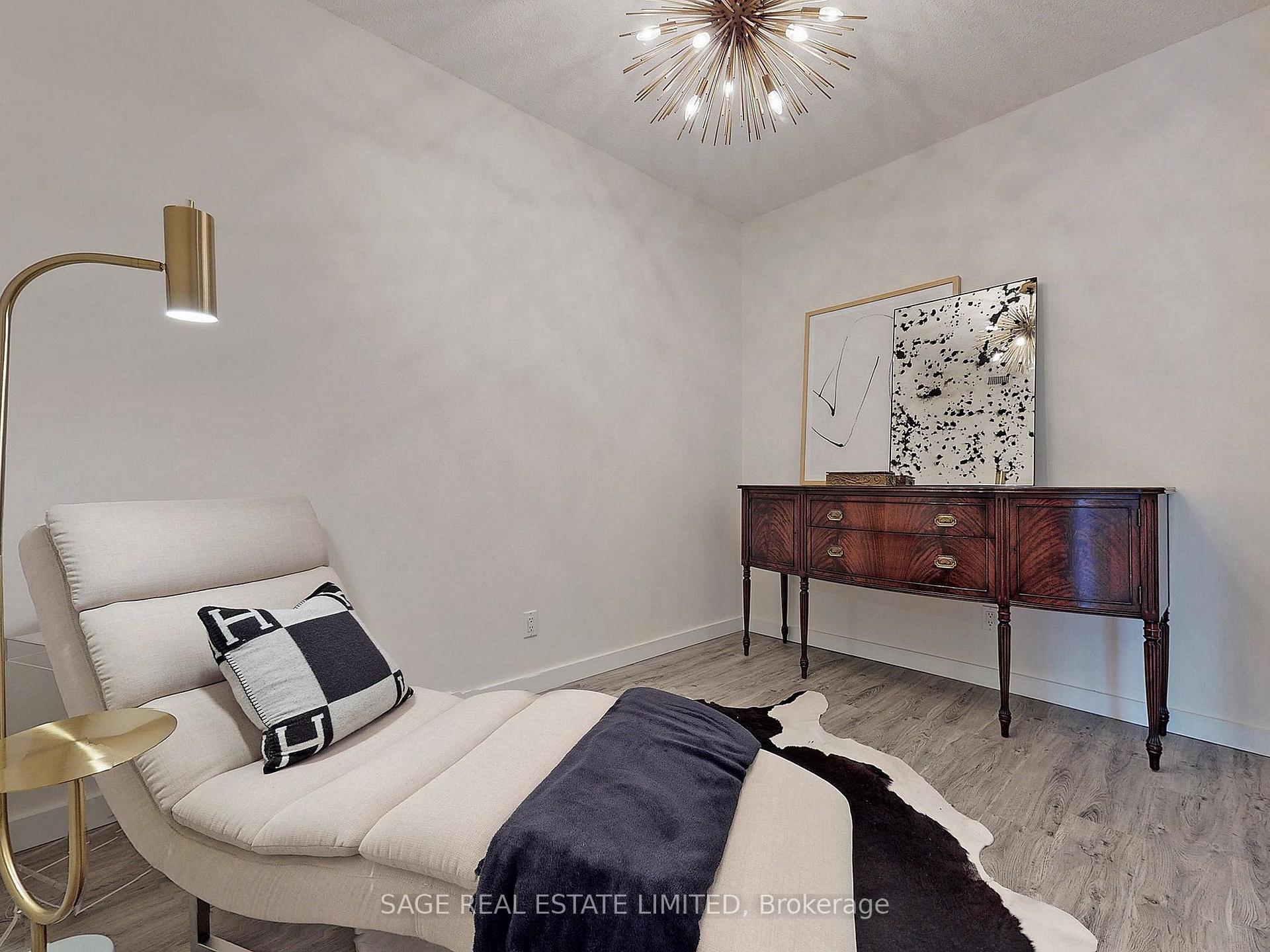 2 Bedrooms Condo at 551 Maple, Burlington For sale