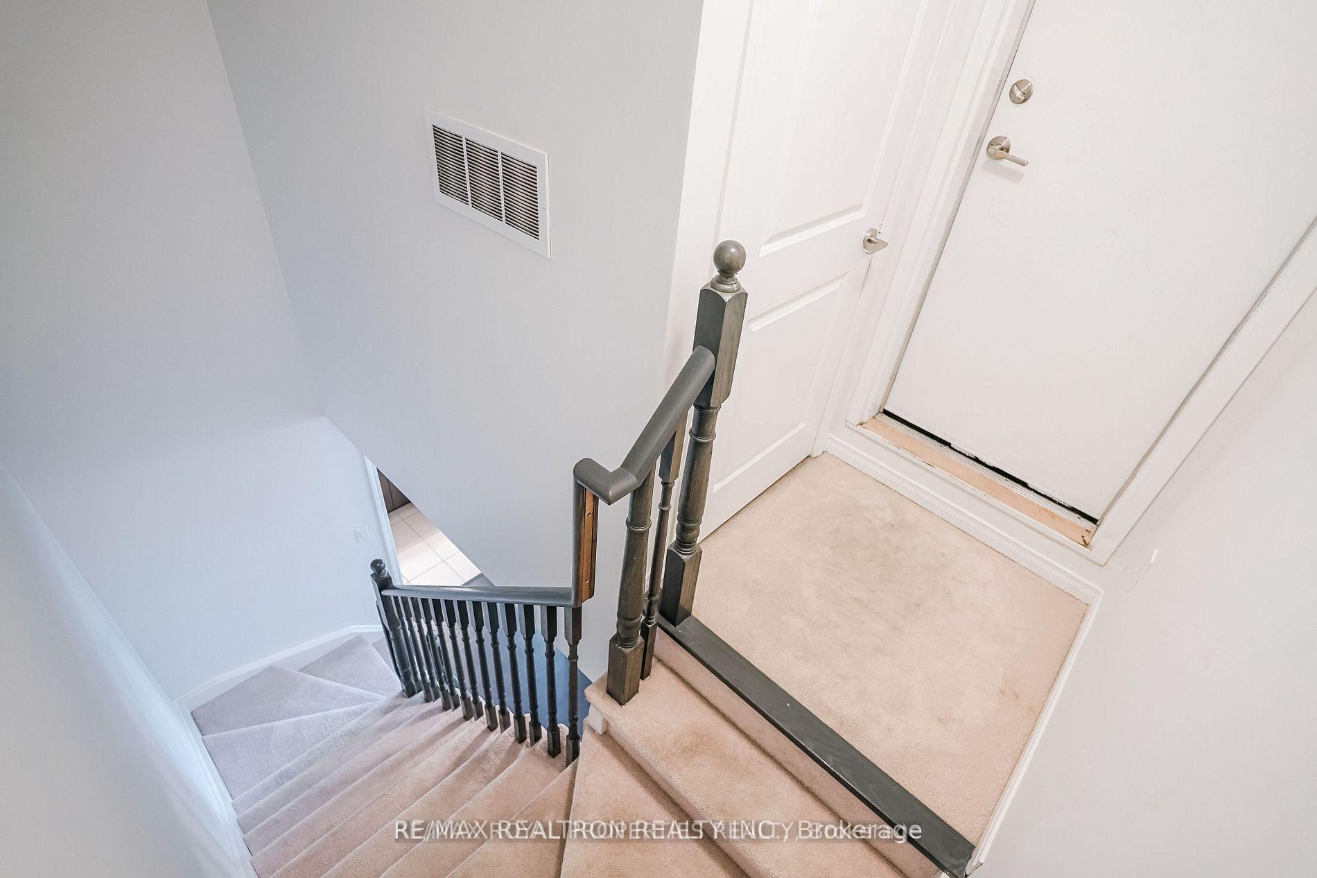 2 Bedrooms Condo at 80 Orchid Place, Toronto For sale