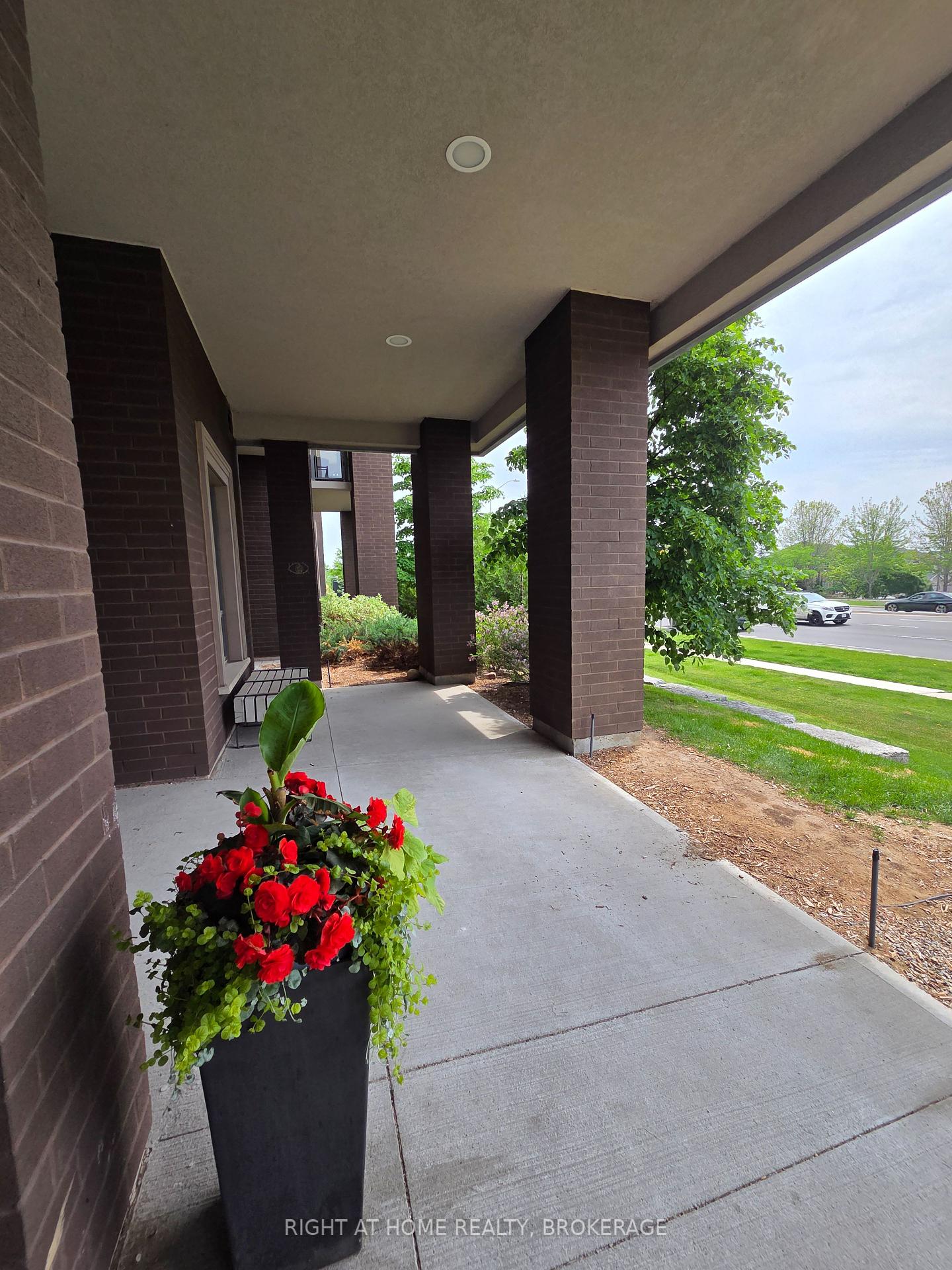 1 Bedroom Condo at 2490 Old Bronte, Oakville For sale