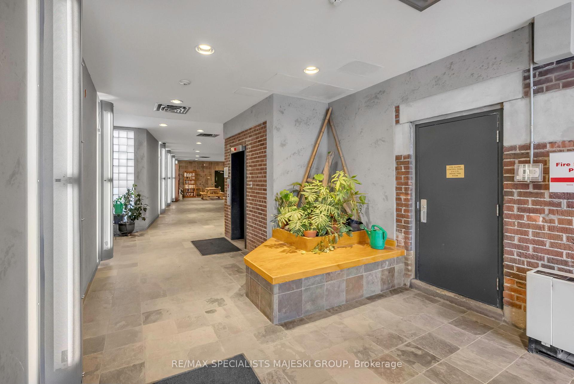 3 Bedrooms Condo at 21 Nassau,  Toronto For sale
