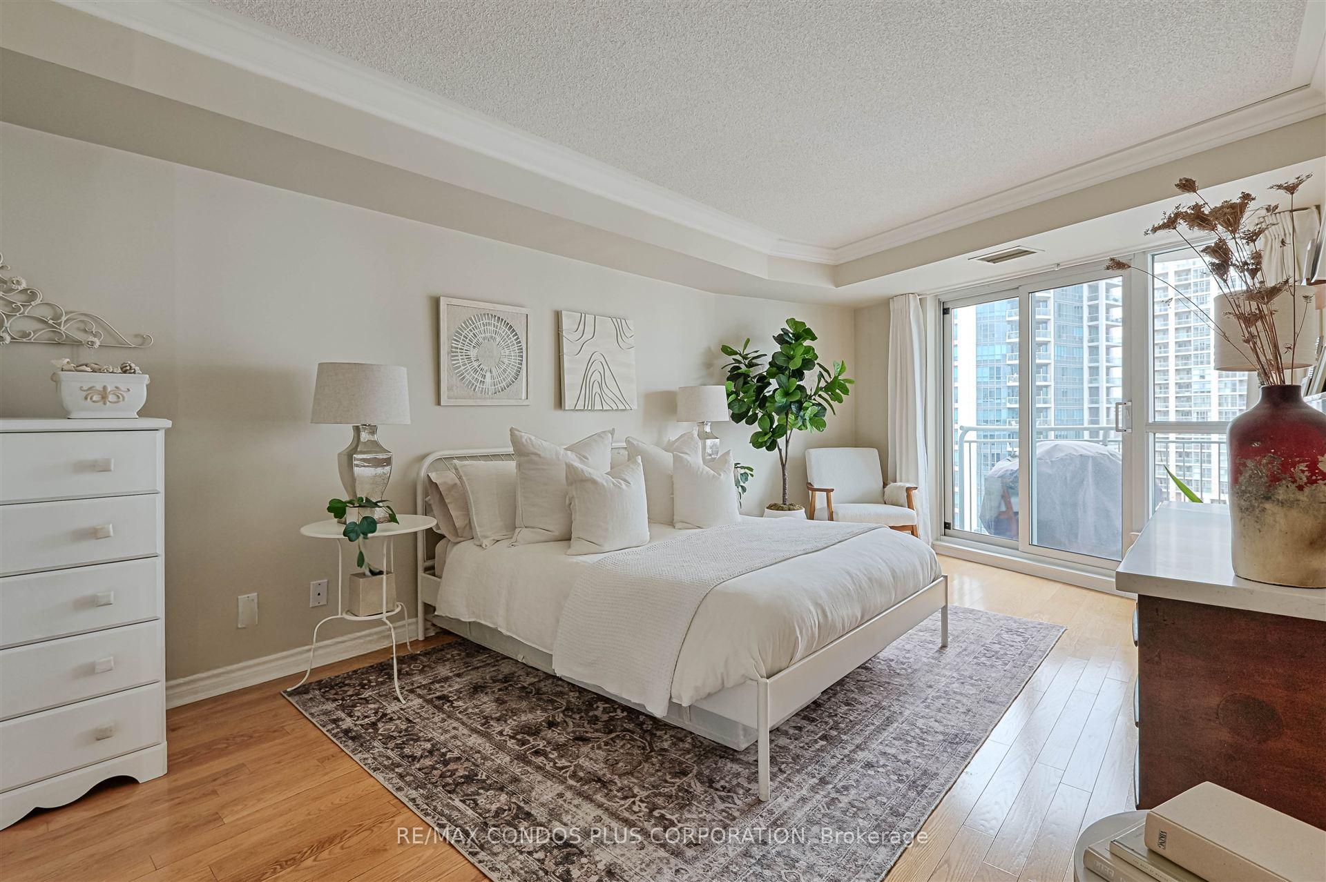 2 Bedrooms Condo at 2111 Lake Shore,  Toronto For sale
