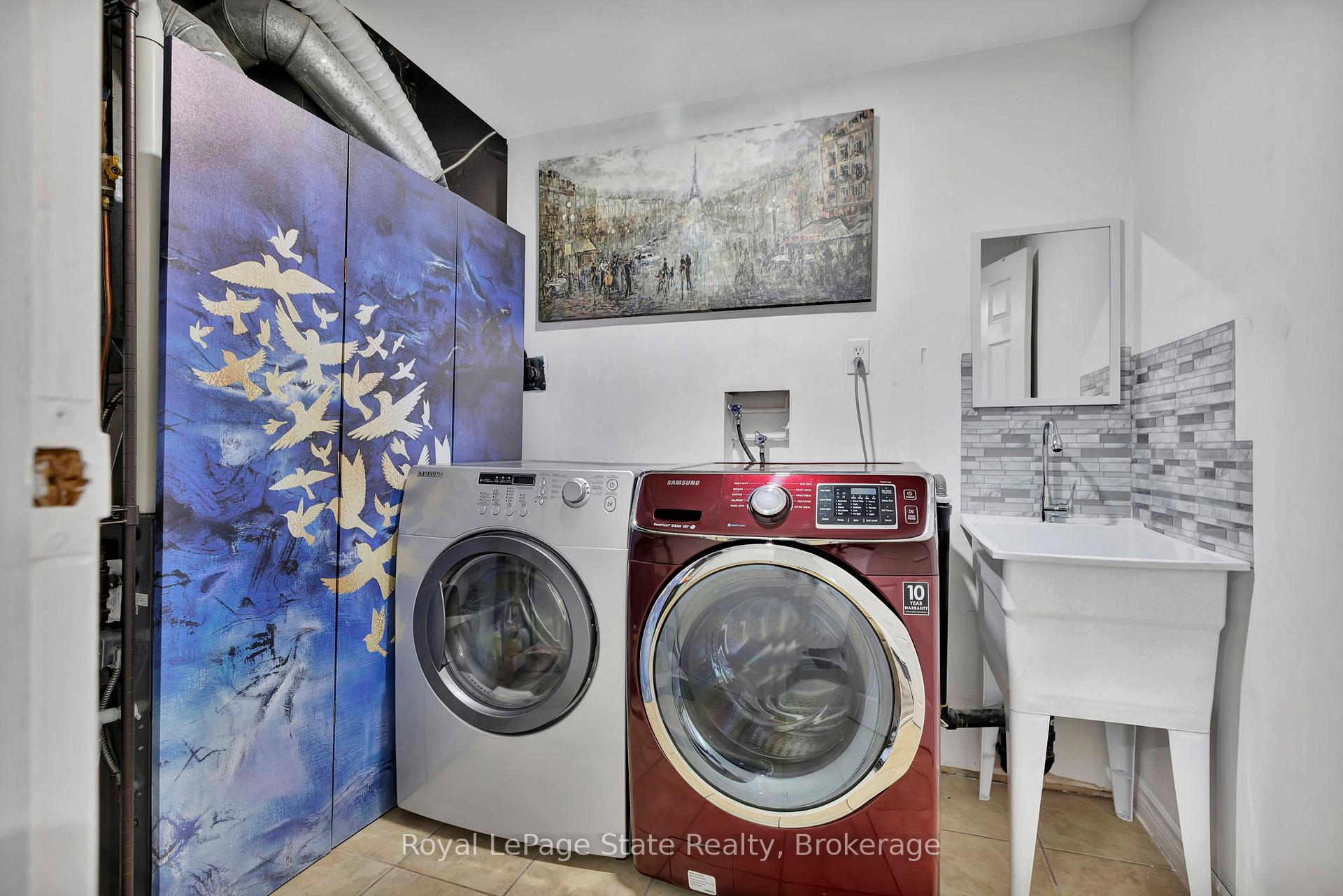 3 Bedrooms Condo at 11 Harrisford, Hamilton For sale