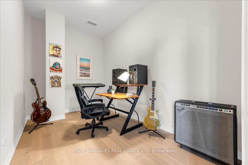 2 Bedrooms Condo at 50 Murray,  Hamilton For sale
