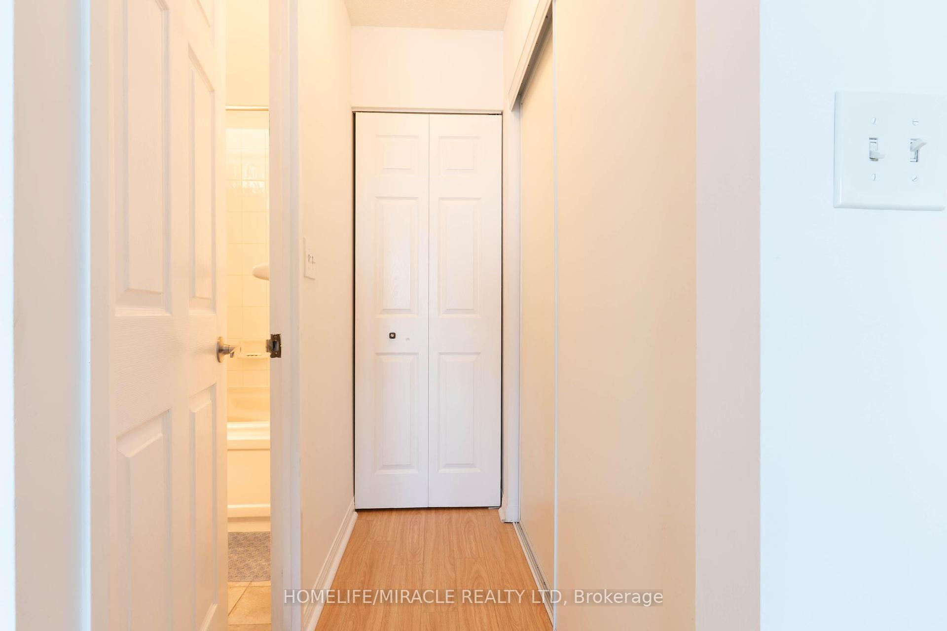 2 Bedrooms Condo at 1 Lee Centre, Toronto For sale