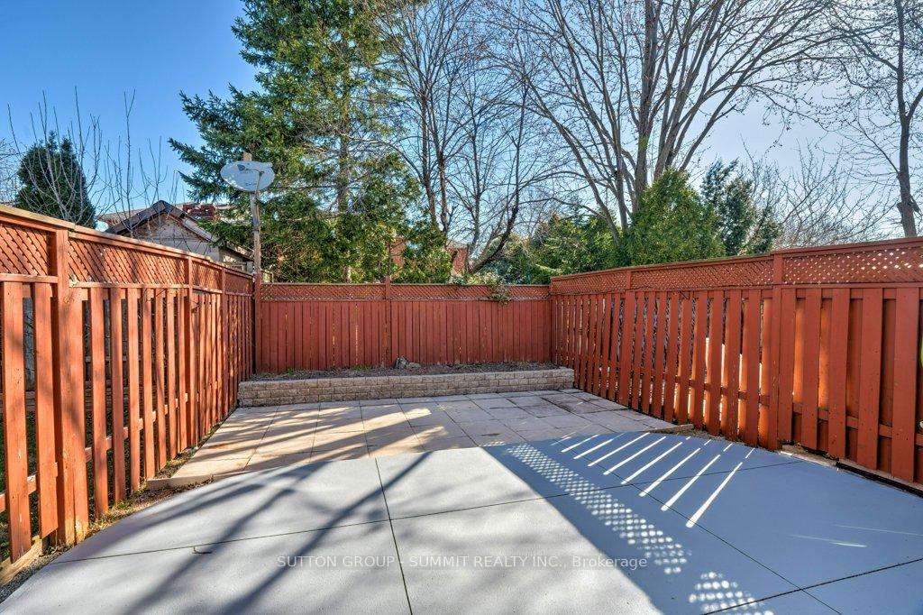 3 Bedrooms Condo at 1489 Heritage,  Oakville For sale