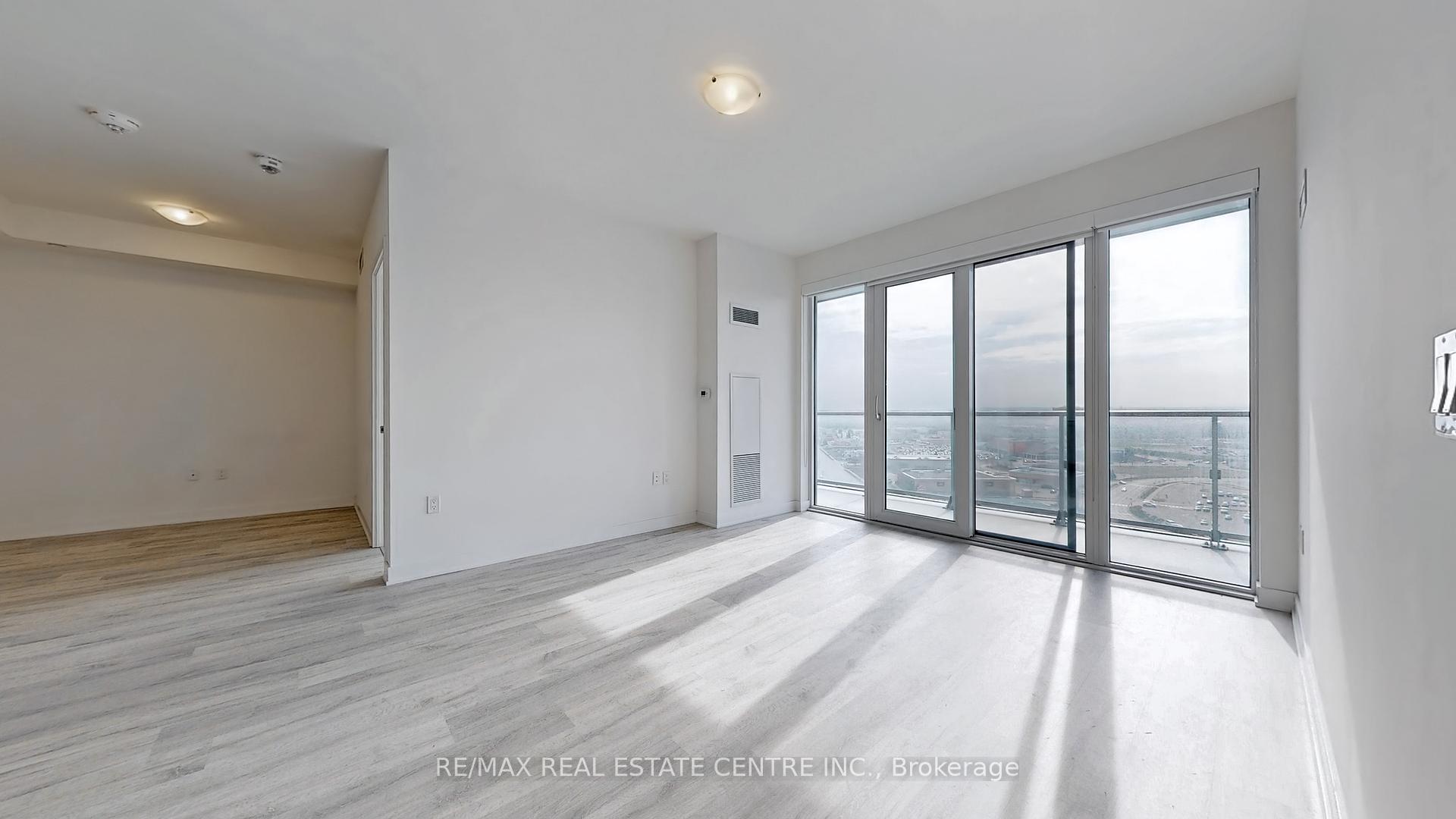 3 Bedrooms Condo at 4655 Metcalfe,  Mississauga For sale
