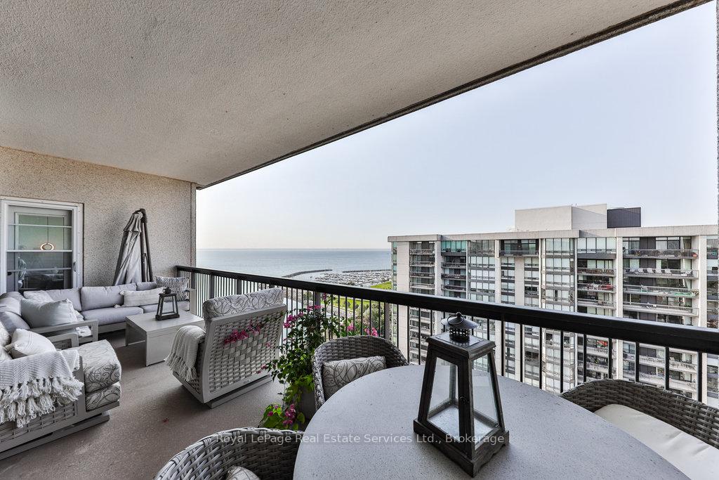 2 Bedrooms Condo at 2170 Marine, Oakville For sale