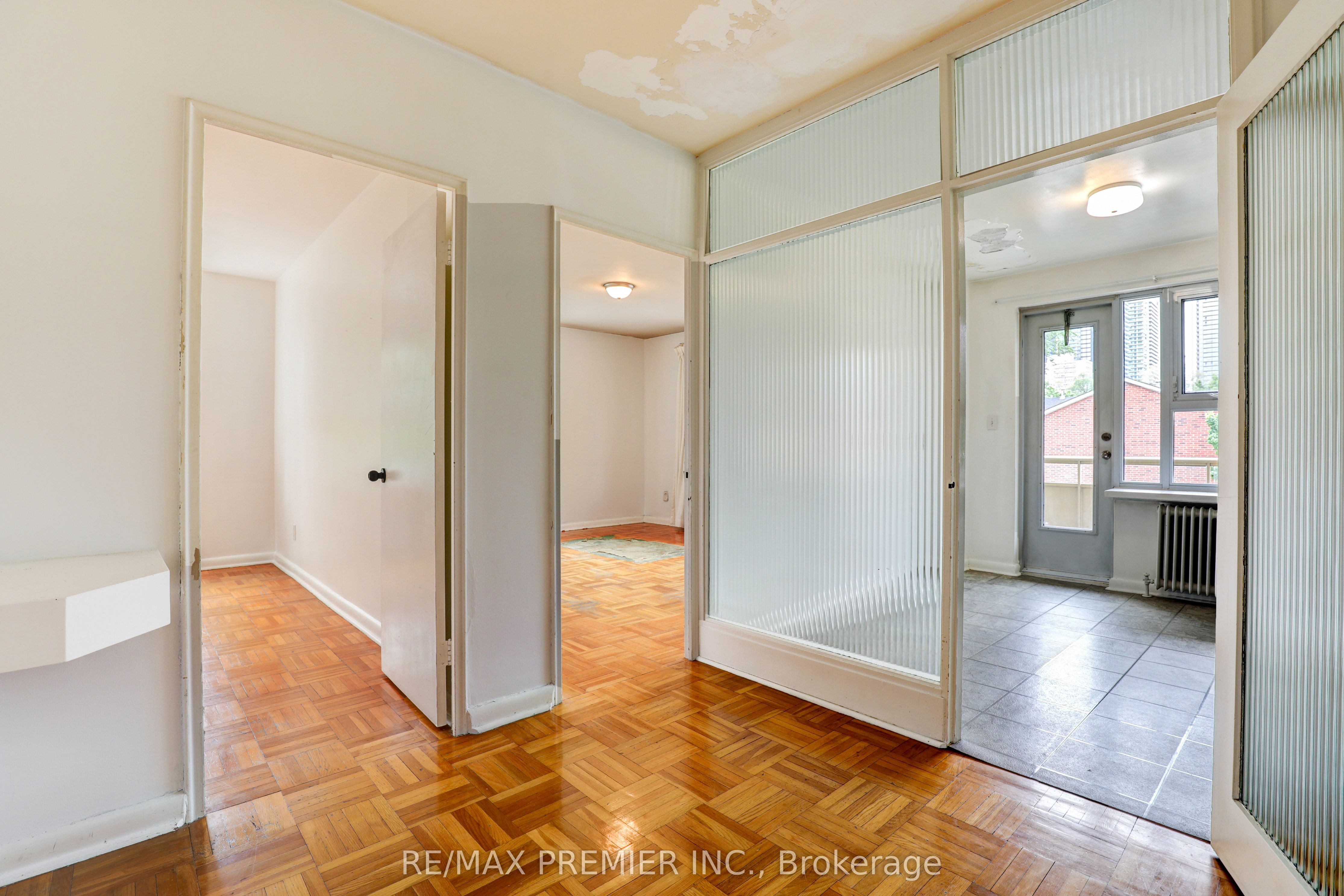 8 Corinth Gardens, #9