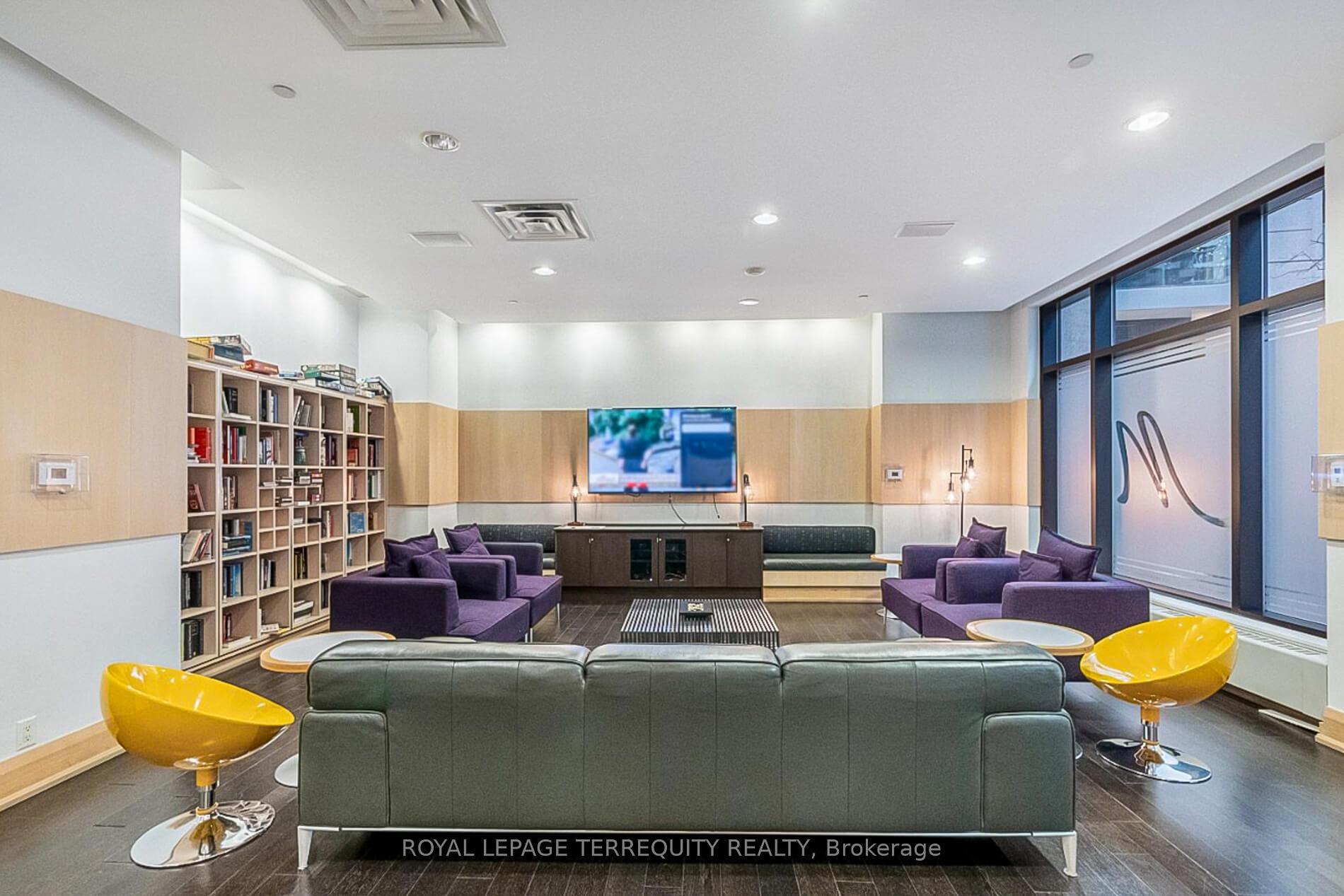 2 Bedrooms Condo at 600 Fleet, Toronto For sale