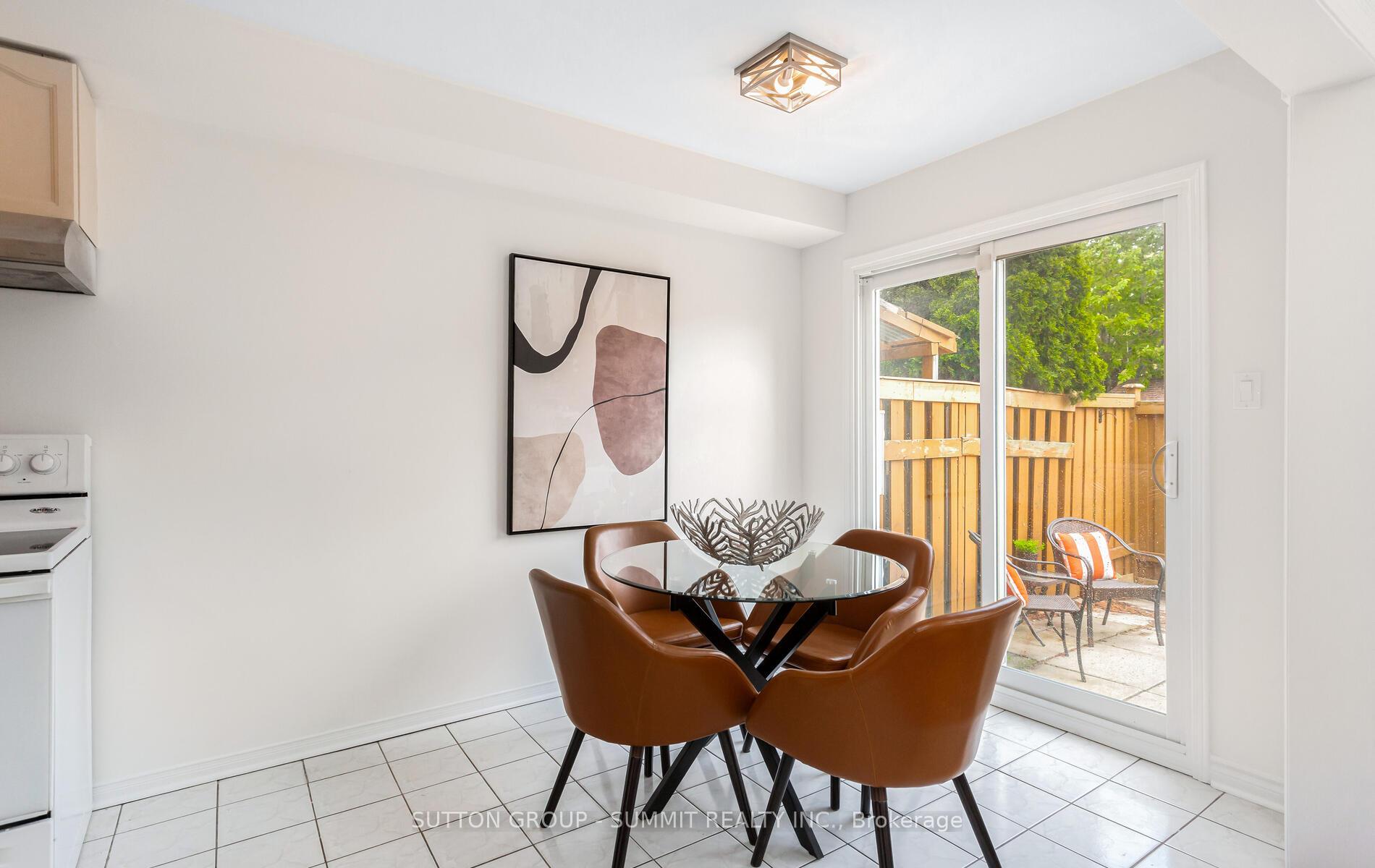 3 Bedrooms Condo at 550 Steddick, Mississauga For sale