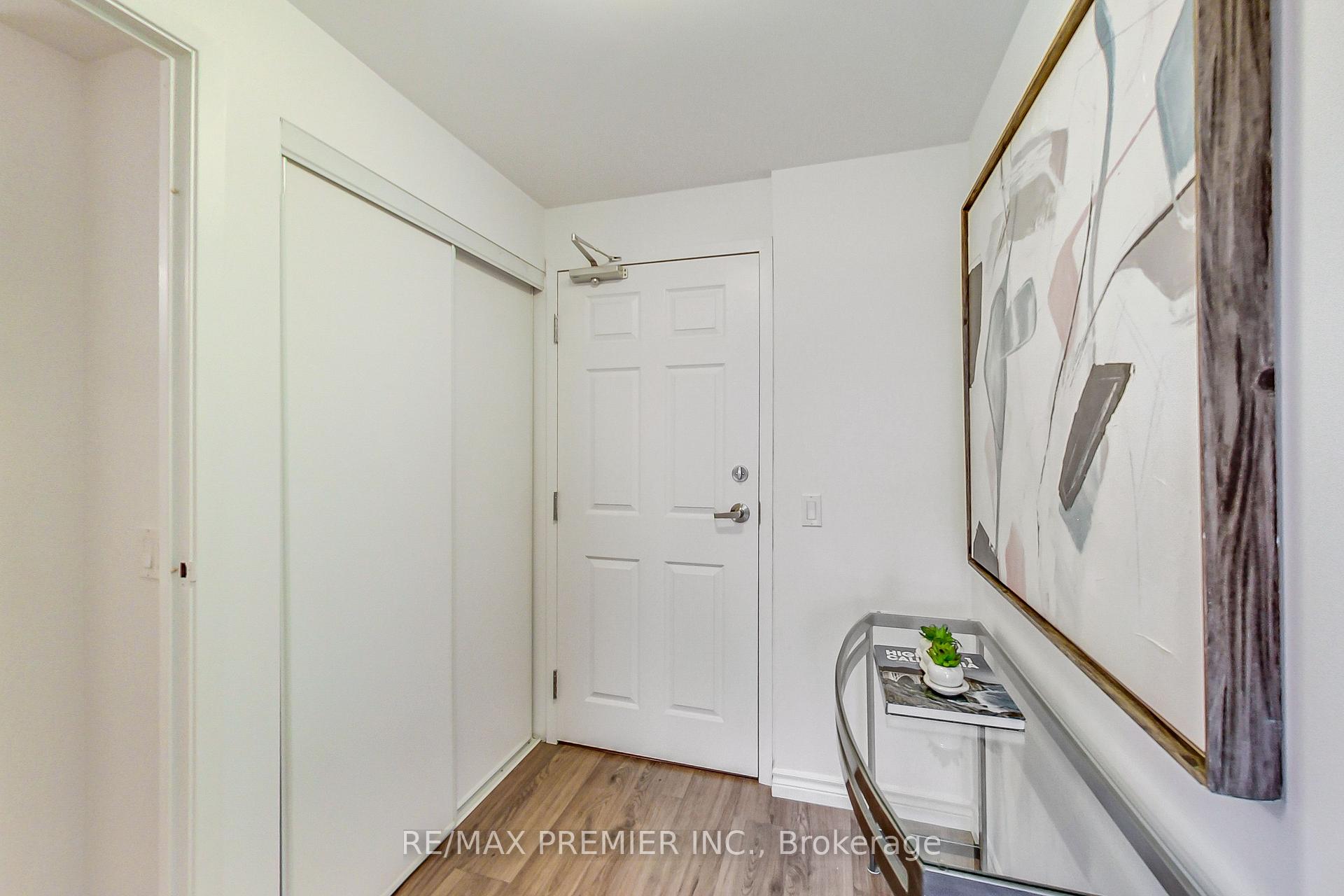 3 Bedrooms Condo at 15 Maplewood, Toronto For sale