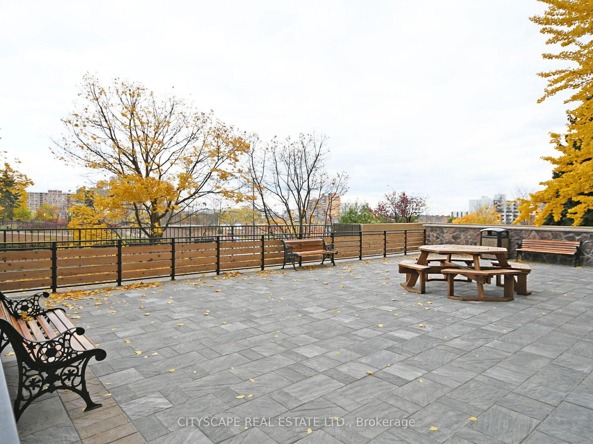 3 Bedrooms Condo at 145 Hillcrest, Mississauga For sale