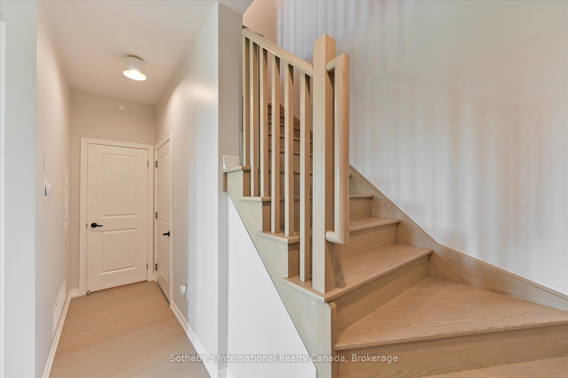 2 Bedrooms Condo at 2199 Lillykin, Oakville For sale