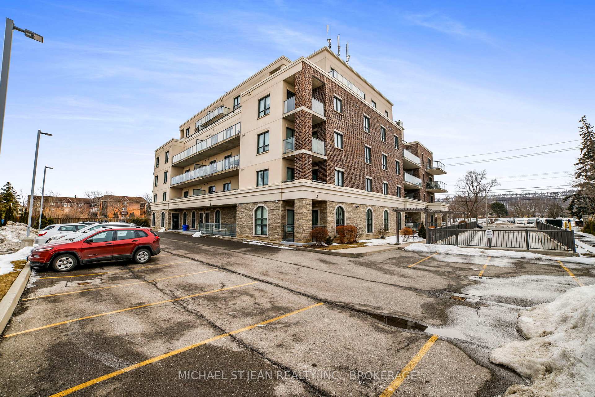 2 Bedrooms Condo at 319 Highway 8,  Hamilton For sale