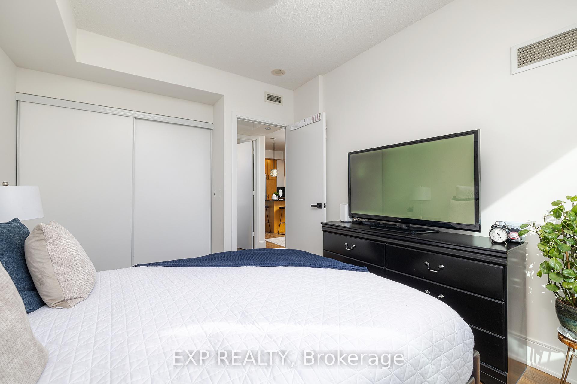 1 Bedroom Condo at 181 Wynford, Toronto For sale