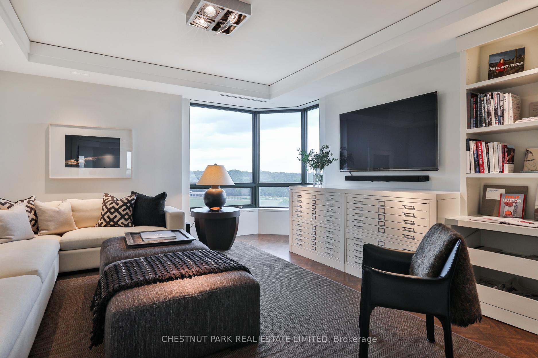 3 Bedrooms Condo at 33 Jackes,  Toronto For sale