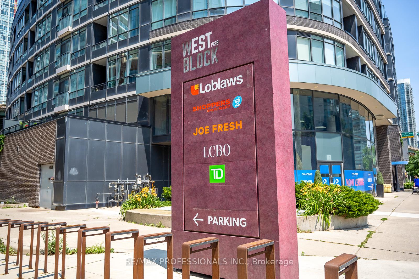 3 Bedrooms Condo at 32 Stadium, Toronto For sale
