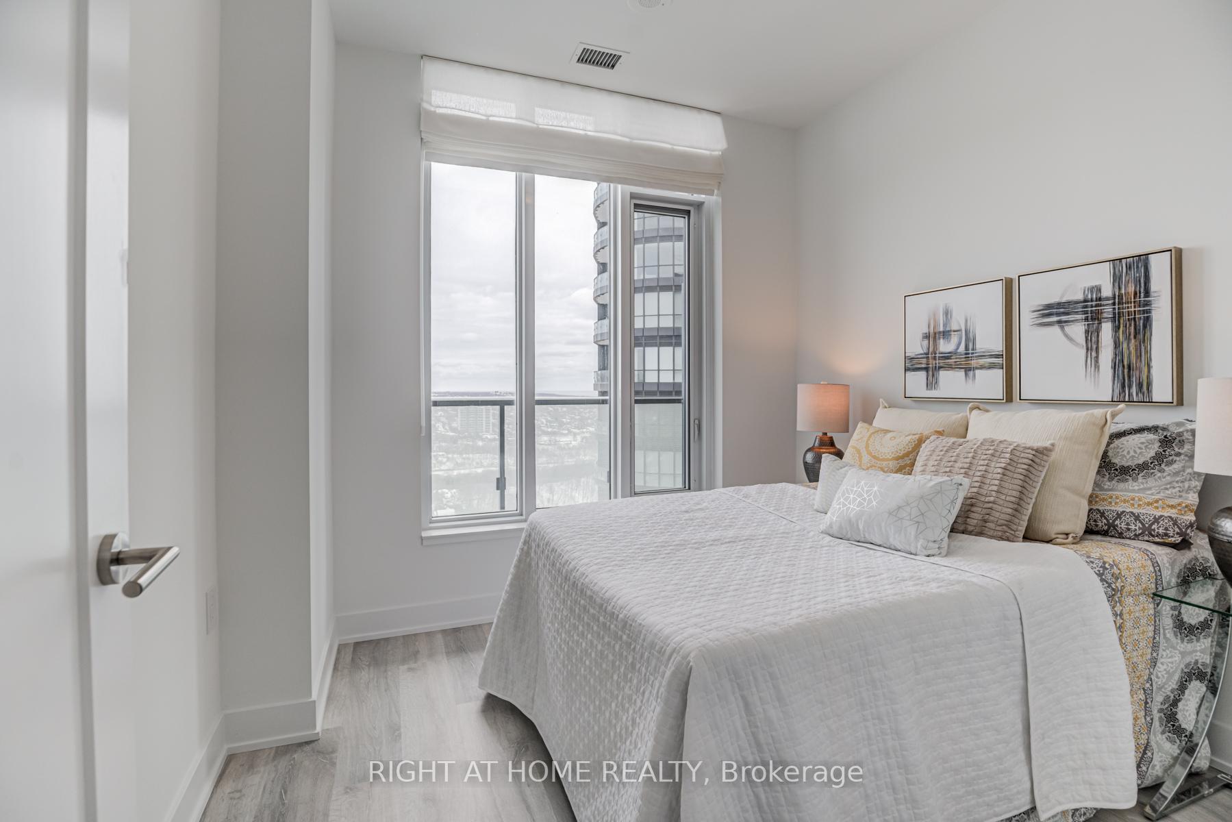 2 Bedrooms Condo at 575 Bloor,  Toronto For sale