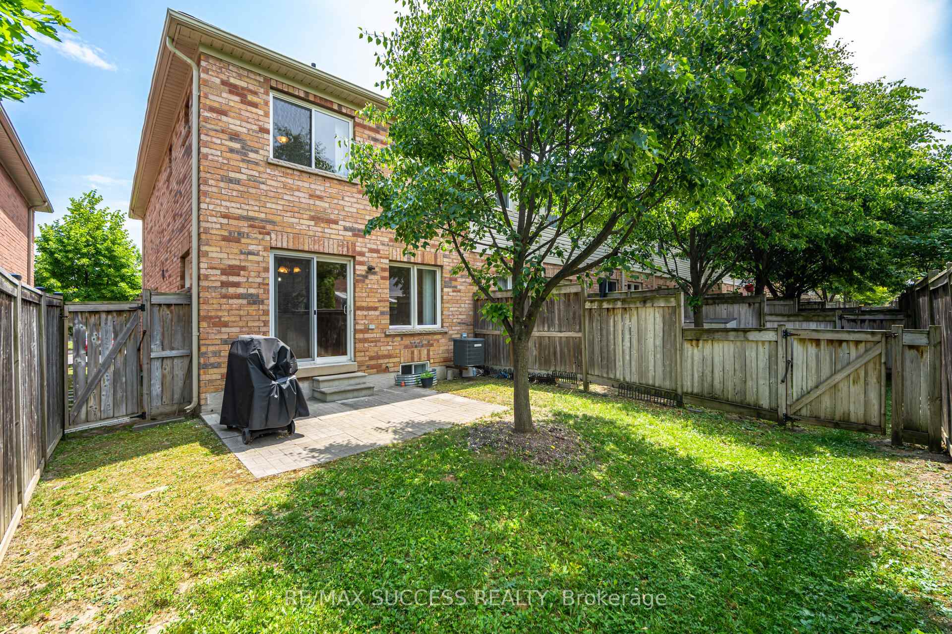 3 Bedrooms Condo at 5255 Palmetto, Mississauga For sale