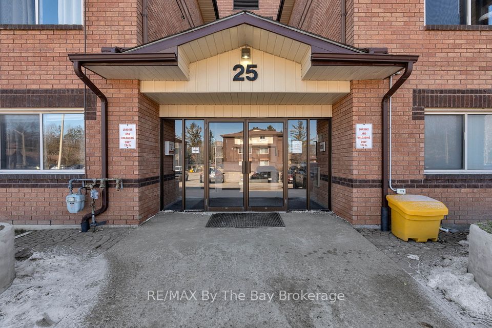 #307 - 25 MEADOW Lane, Barrie, ON L4N 7K2