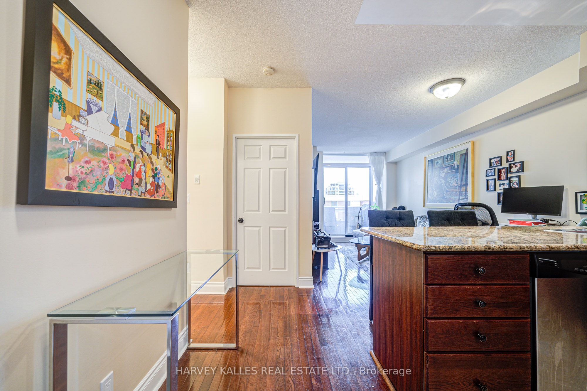 245 Davisville Avenue, #LPH01