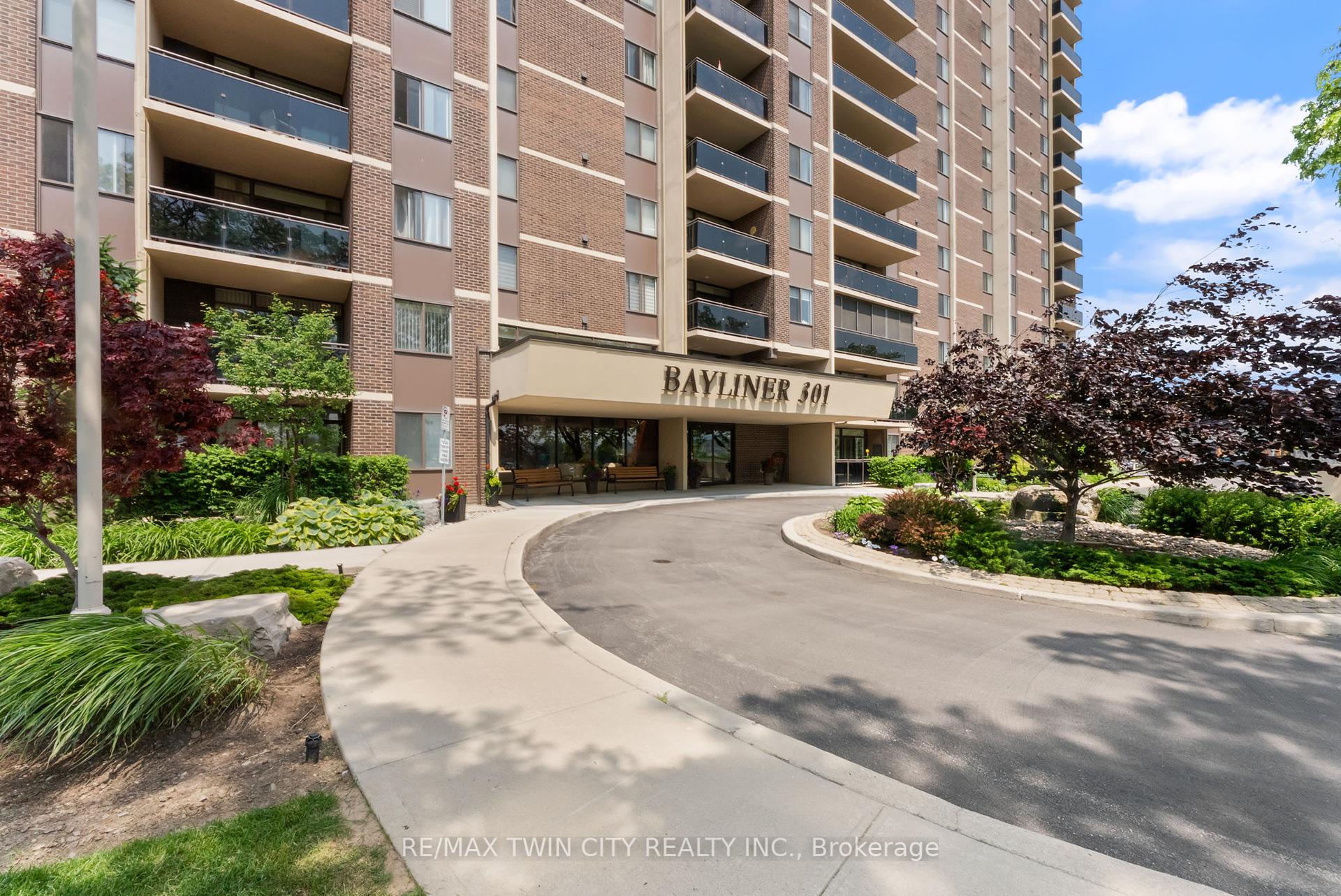 2 Bedrooms Condo at 301 Frances, Hamilton For sale