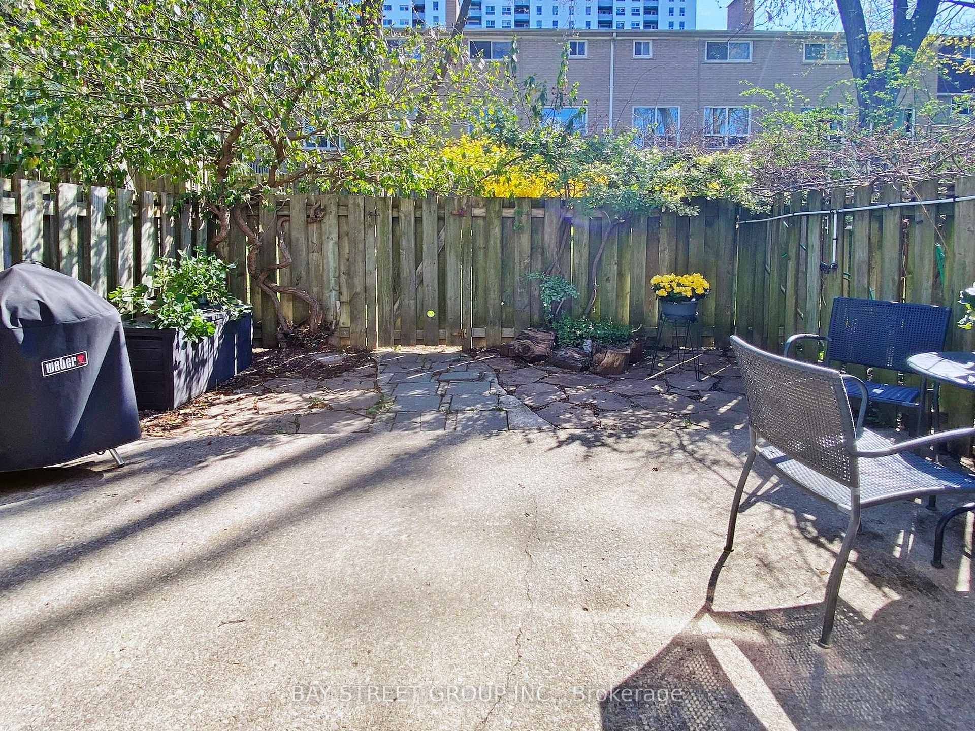 3 Bedrooms Condo at 89 Rameau, Toronto For sale