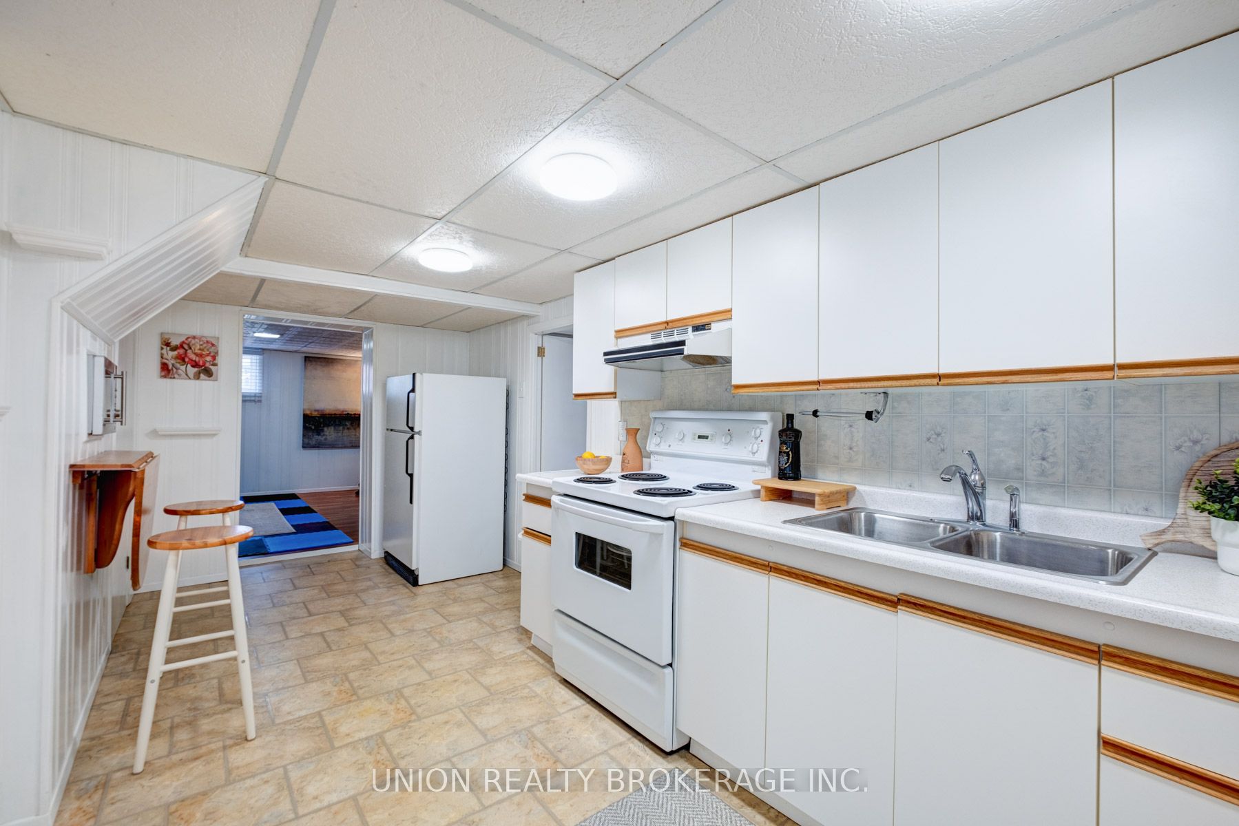 100 Lilian Drive