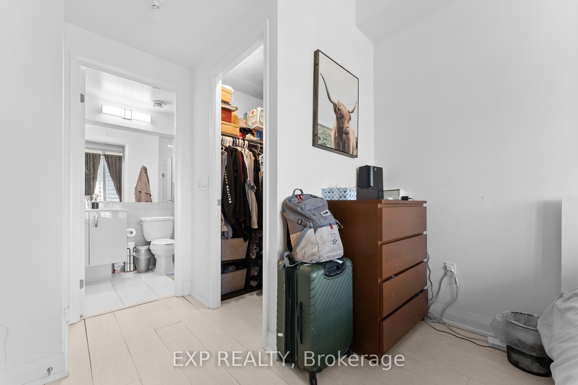 2 Bedrooms Condo at 30 Gibbs, Toronto For sale