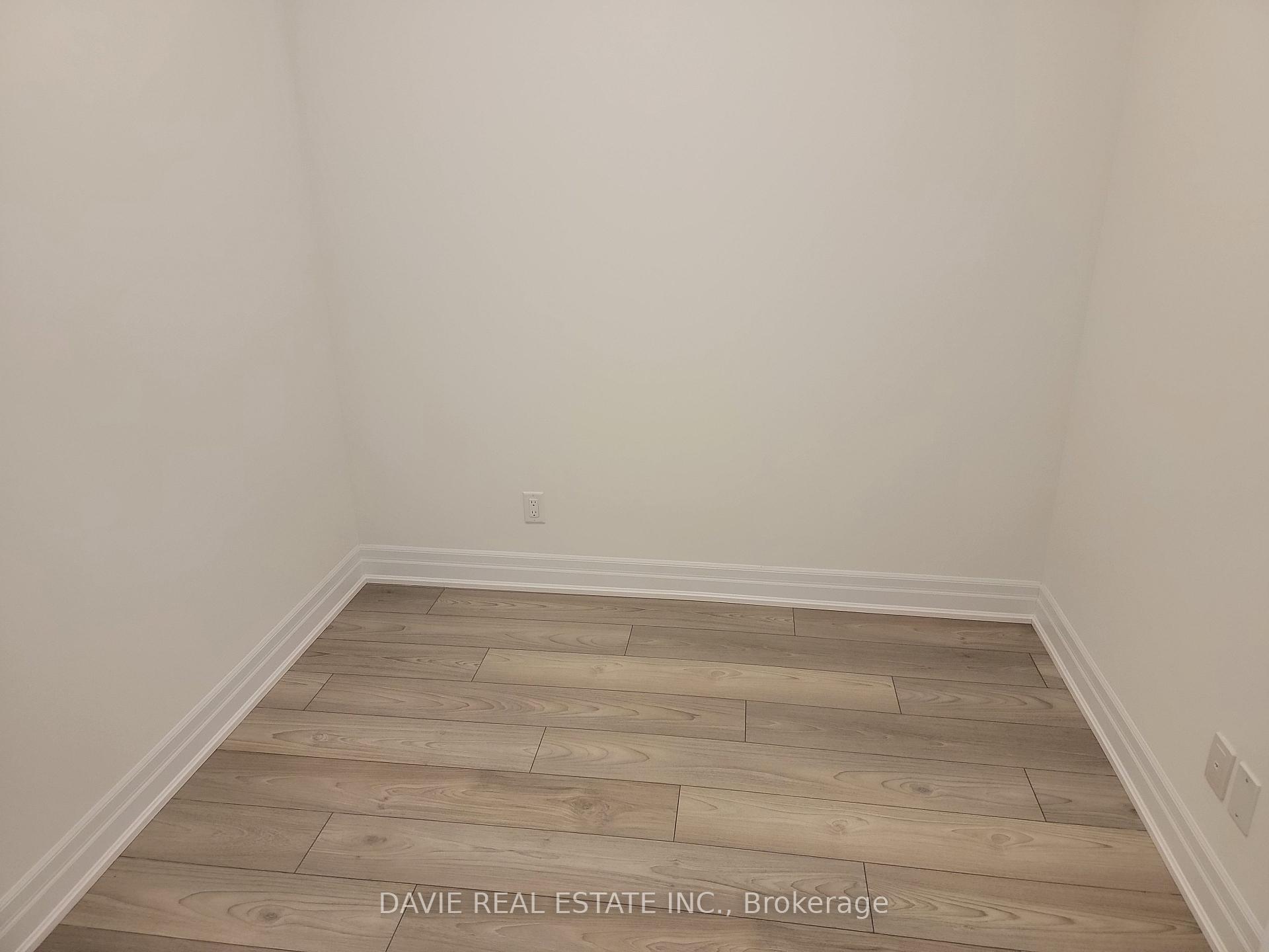 2 Bedrooms Condo at 36 Elm,  Mississauga For sale
