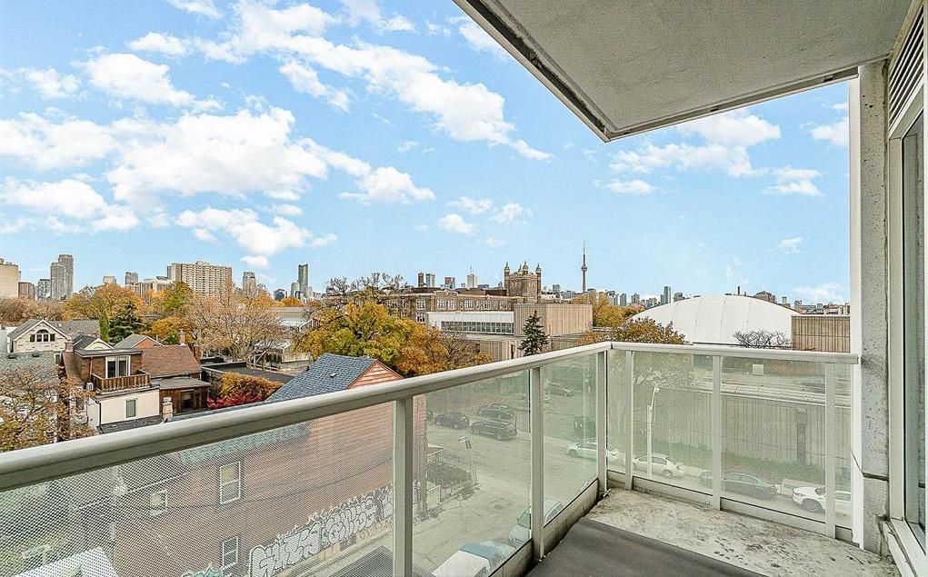 783 Bathurst Street 413