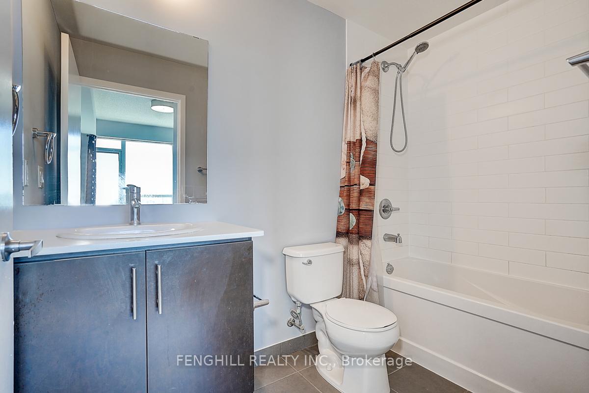 2 Bedrooms Condo at 365 Prince Of Wales, Mississauga For sale