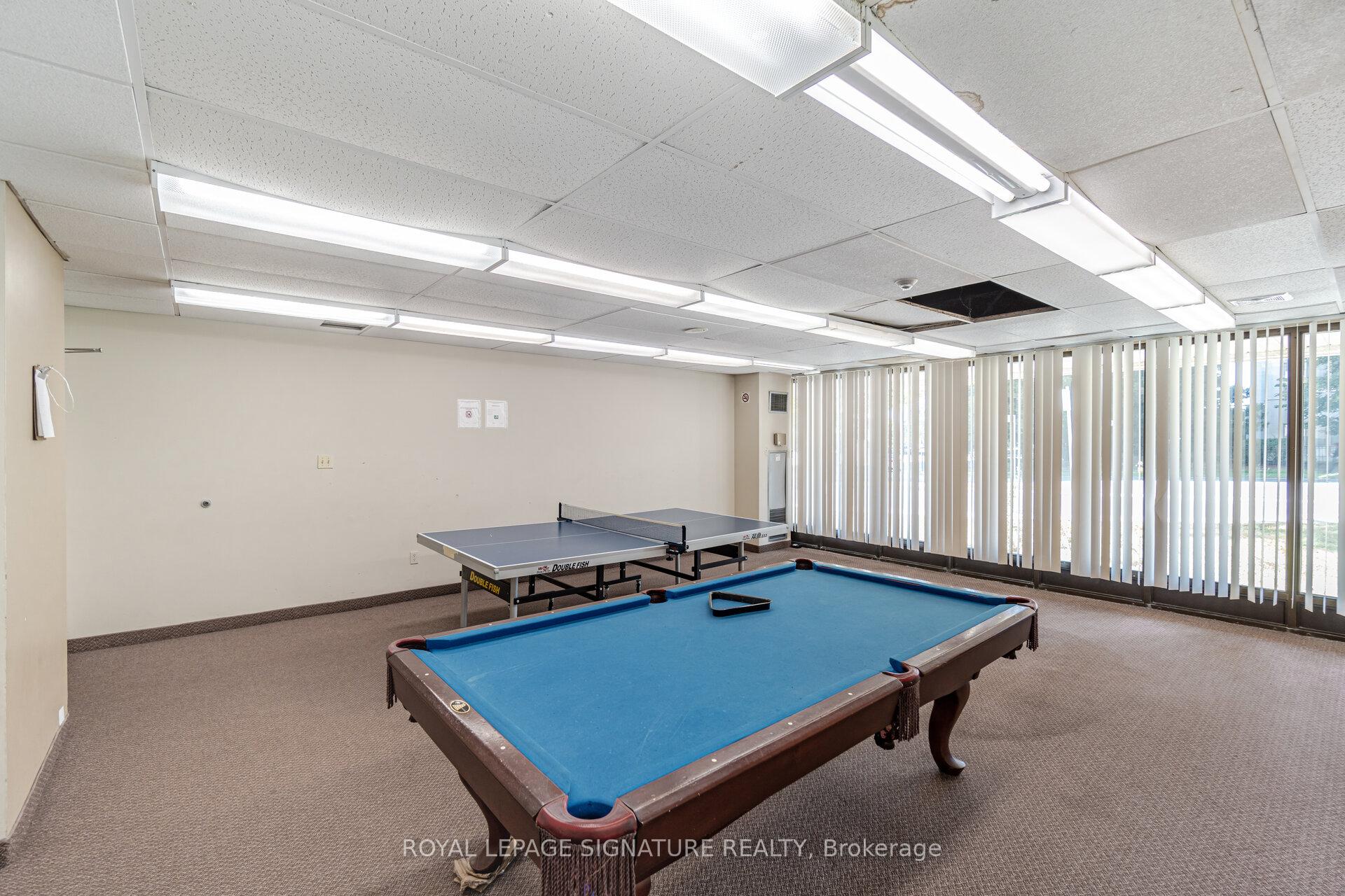 3 Bedrooms Condo at 10 Markbrook, Toronto For sale
