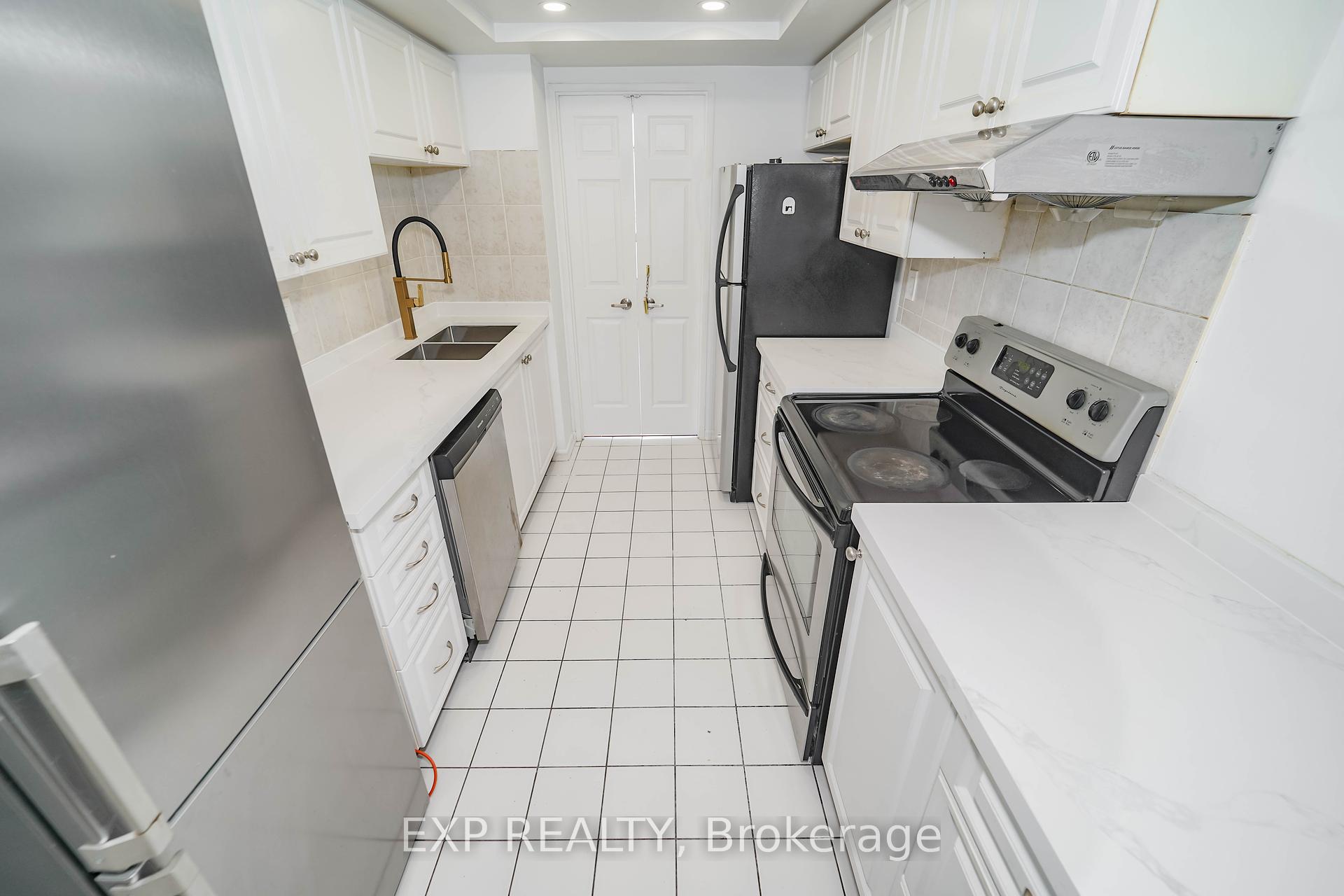 3 Bedrooms Condo at 4450 Tucana,  Mississauga For sale