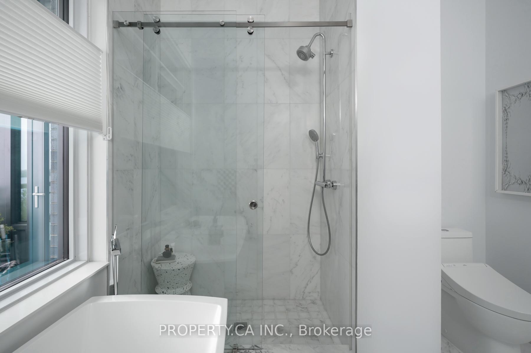 3 Bedrooms Condo at 1 Edgewater, Toronto For sale