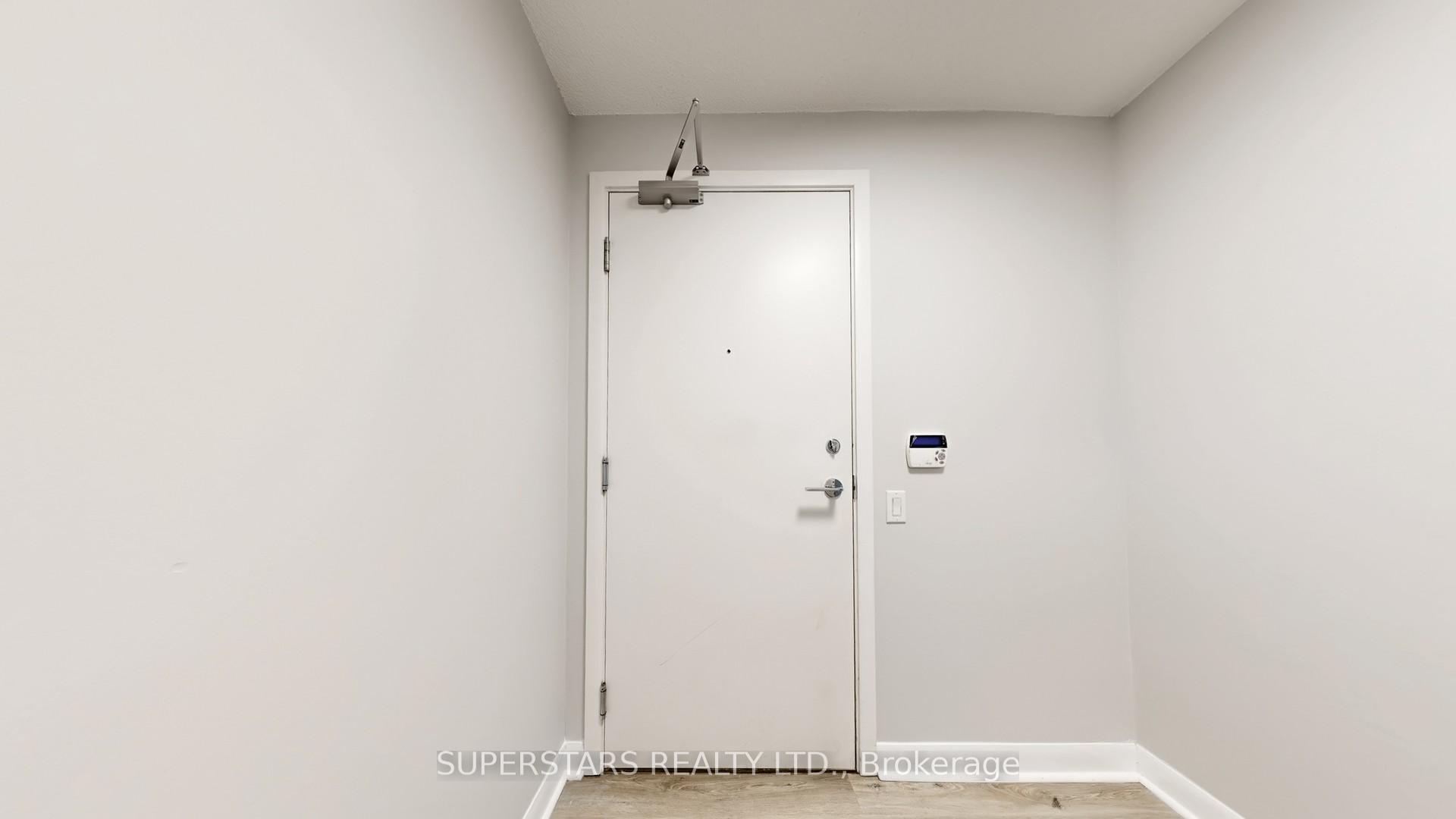 2 Bedrooms Condo at 25 Town Centre, Toronto For sale