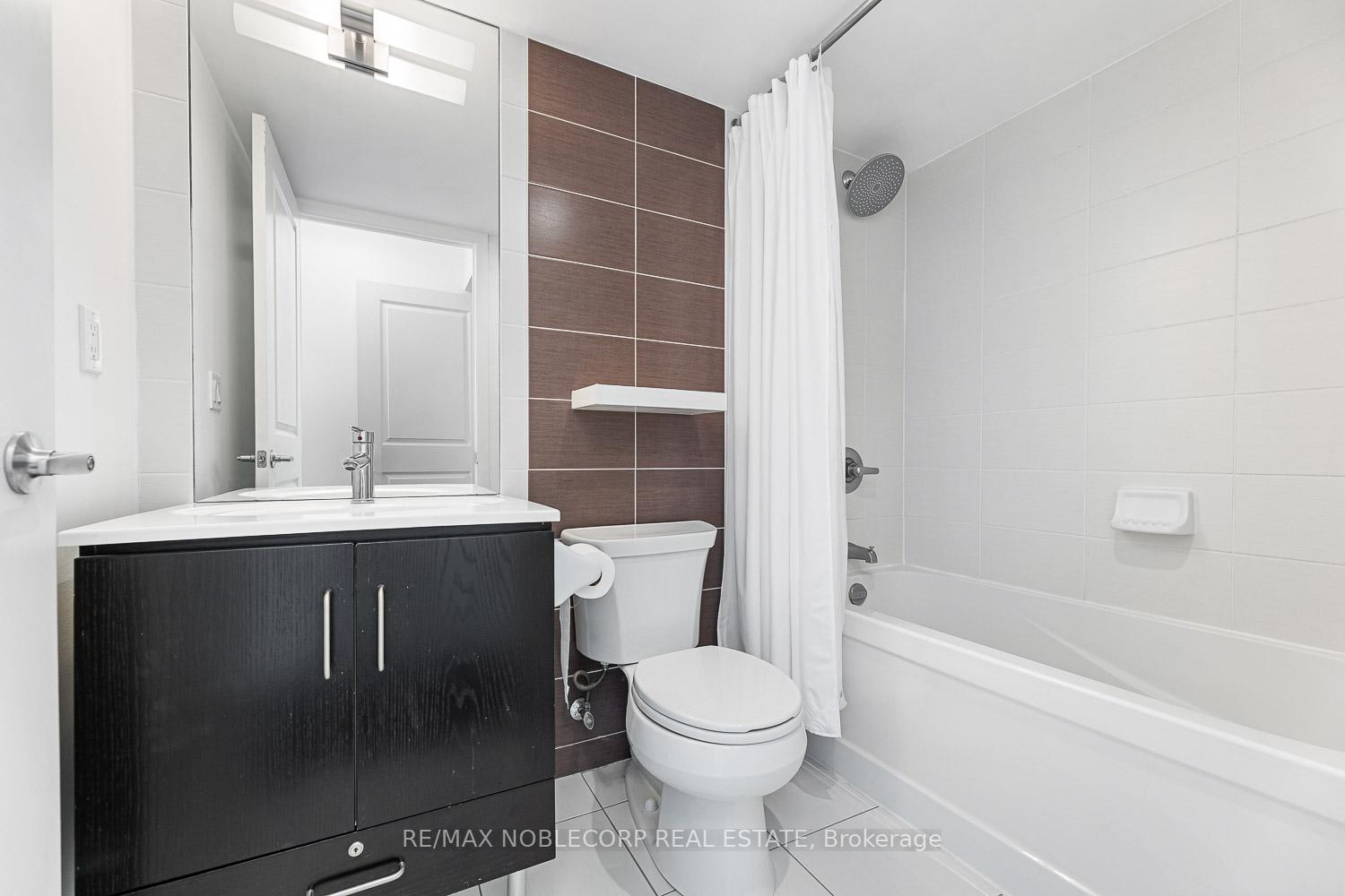 2 Bedrooms Condo at 215 Sherway Gardens, Toronto For sale