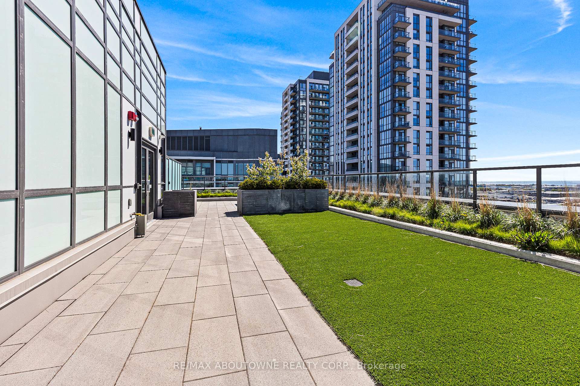 3 Bedrooms Condo at 1195 The Queensway, Toronto For sale