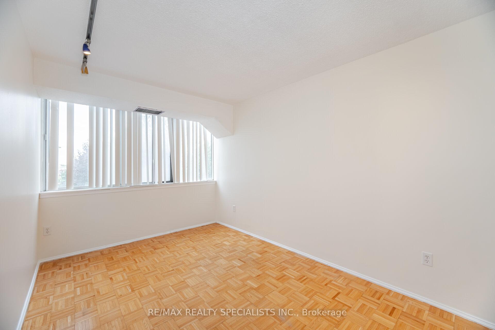 3 Bedrooms Co-op at 350 Webb, Mississauga For sale