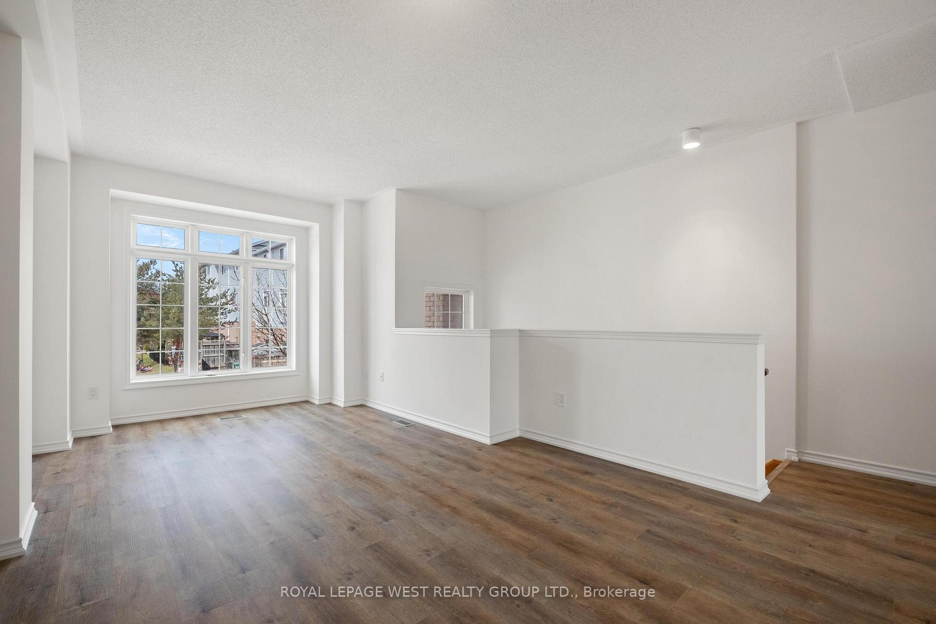 3 Bedrooms Condo at 280 Hillcrest,  Mississauga For sale