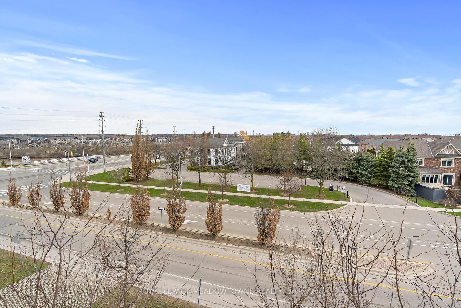2 Bedrooms Condo at 2614 Dashwood, Oakville For sale
