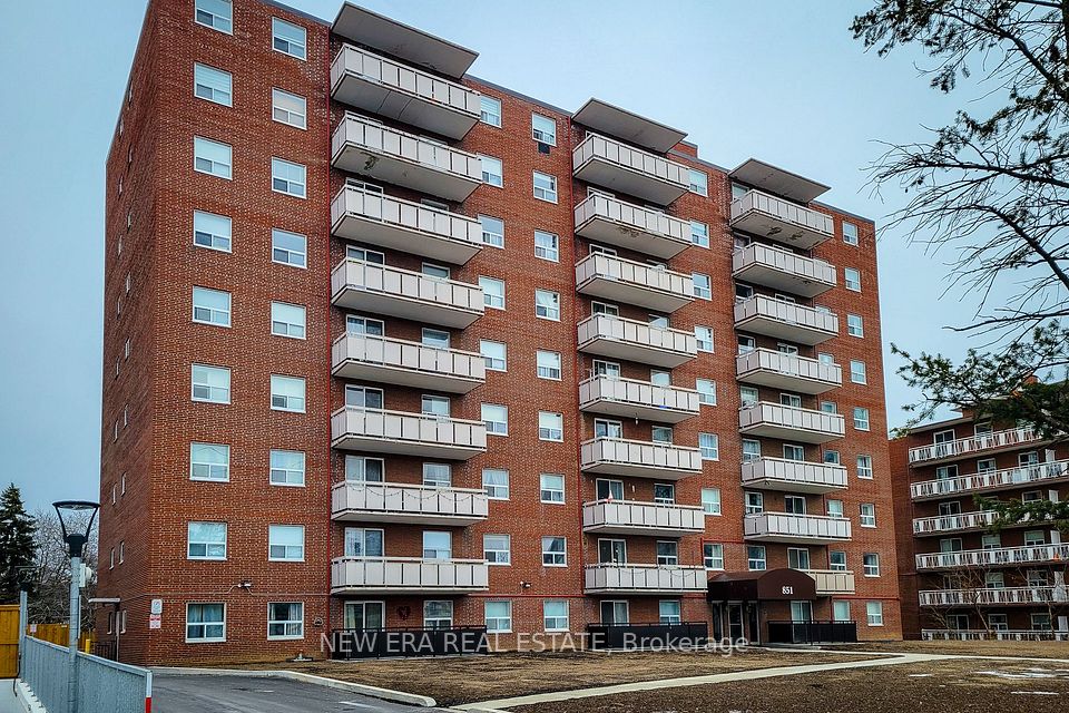 851 Queenston
