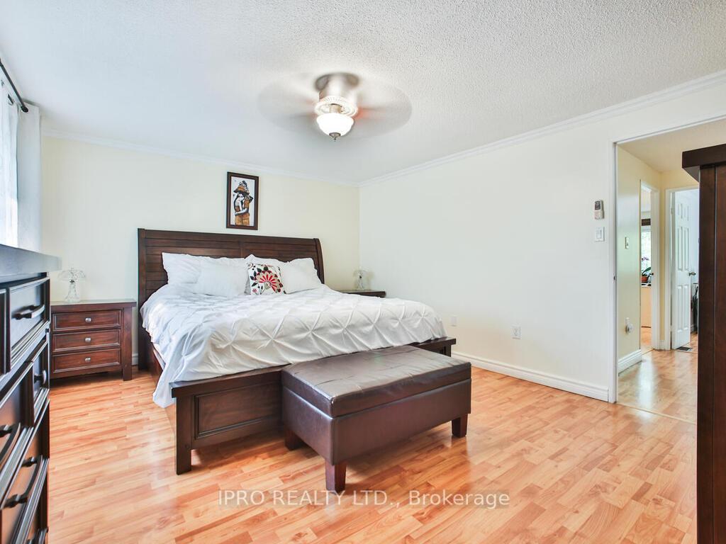 4 Bedrooms Condo at 485 Meadows, Mississauga For sale