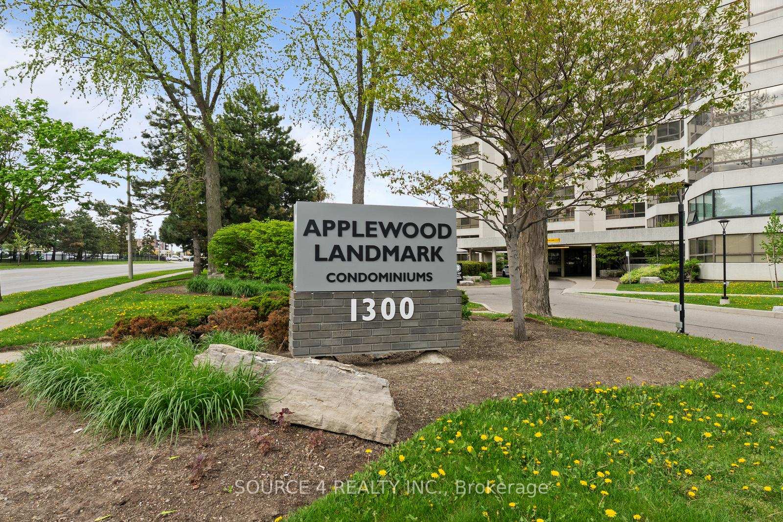 4 Bedrooms Condo at 1300 Bloor, Mississauga For sale