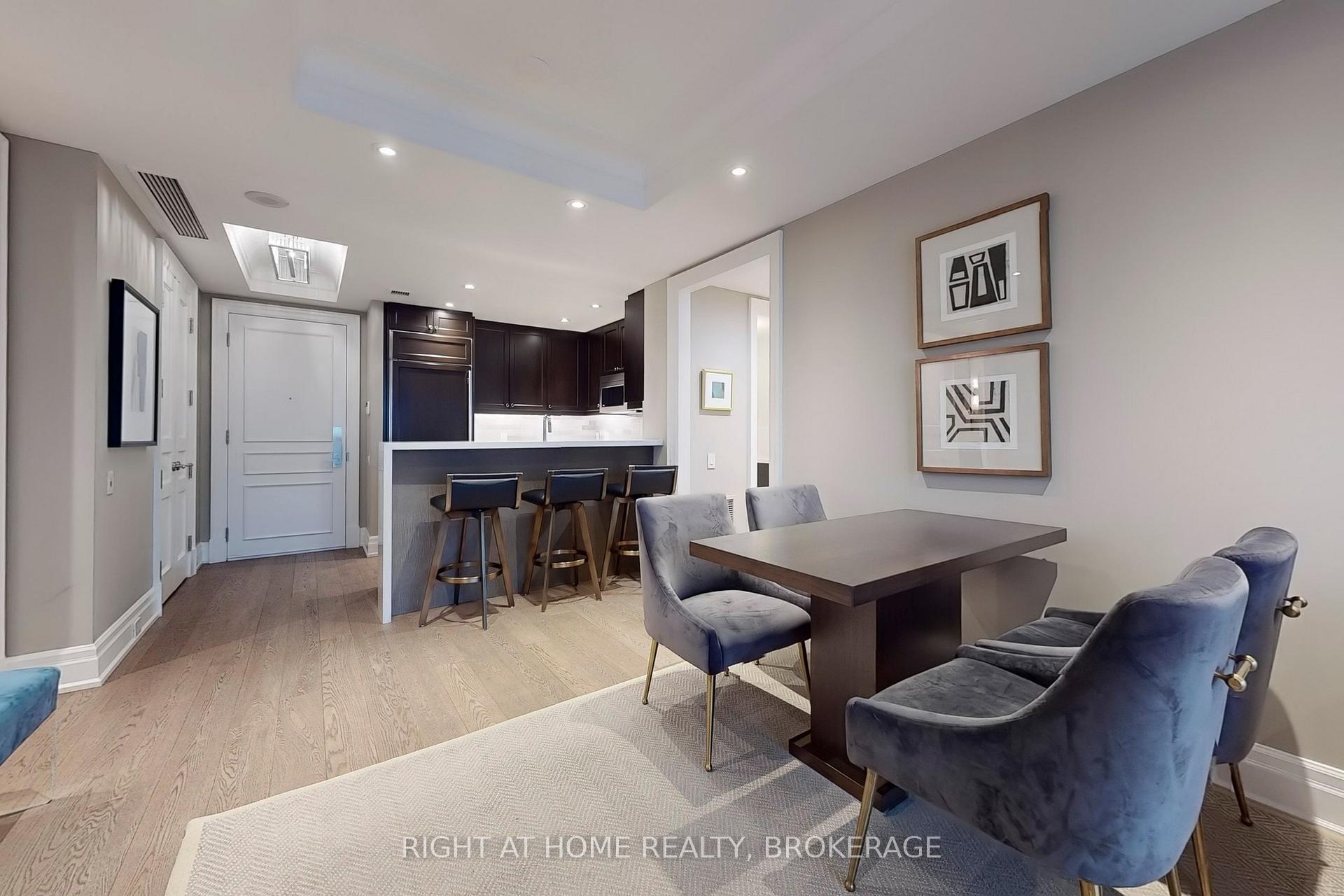 2 Bedrooms Condo at 155 St Clair, Toronto For sale