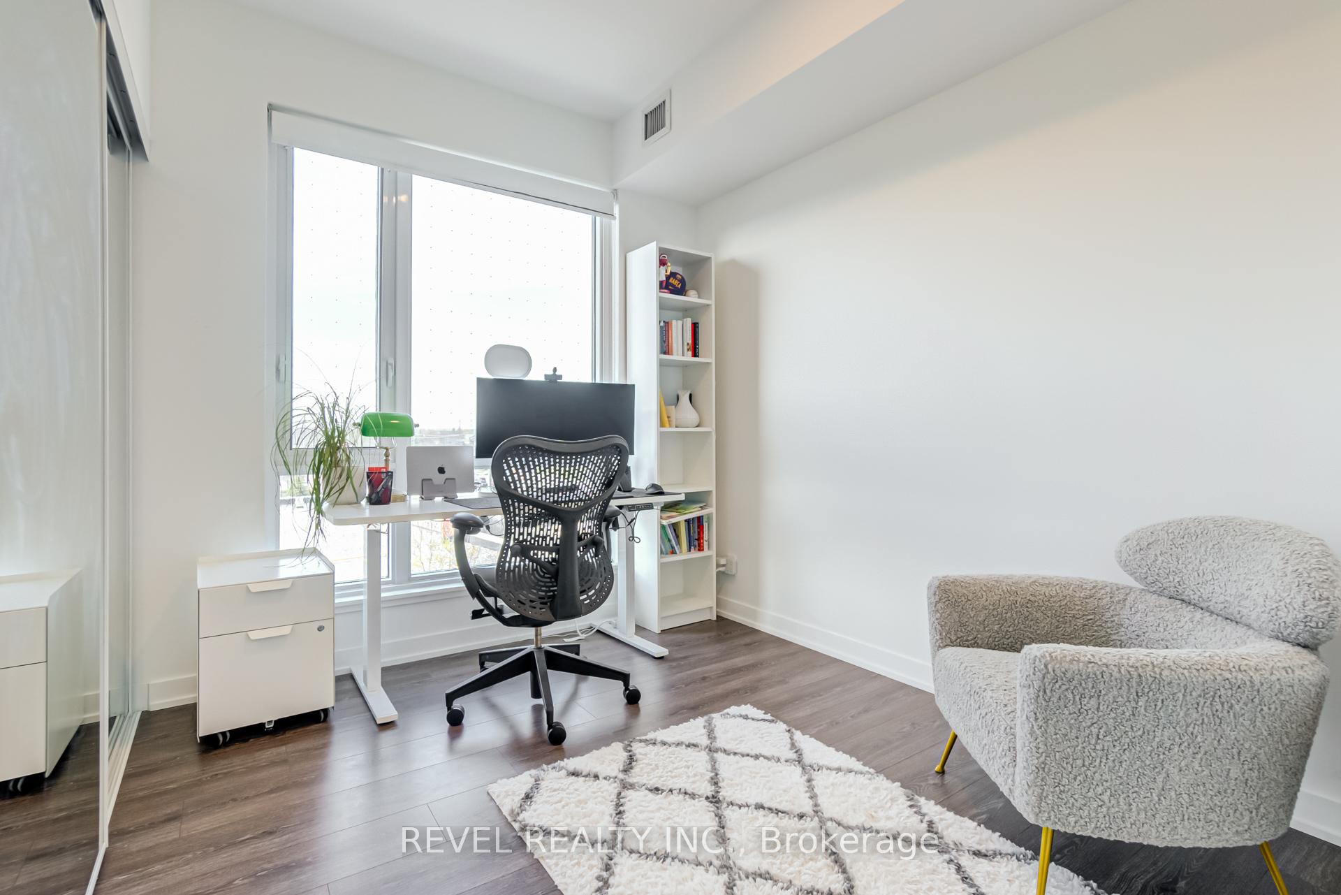 2 Bedrooms Condo at 7950 Bathurst, Vaughan For sale
