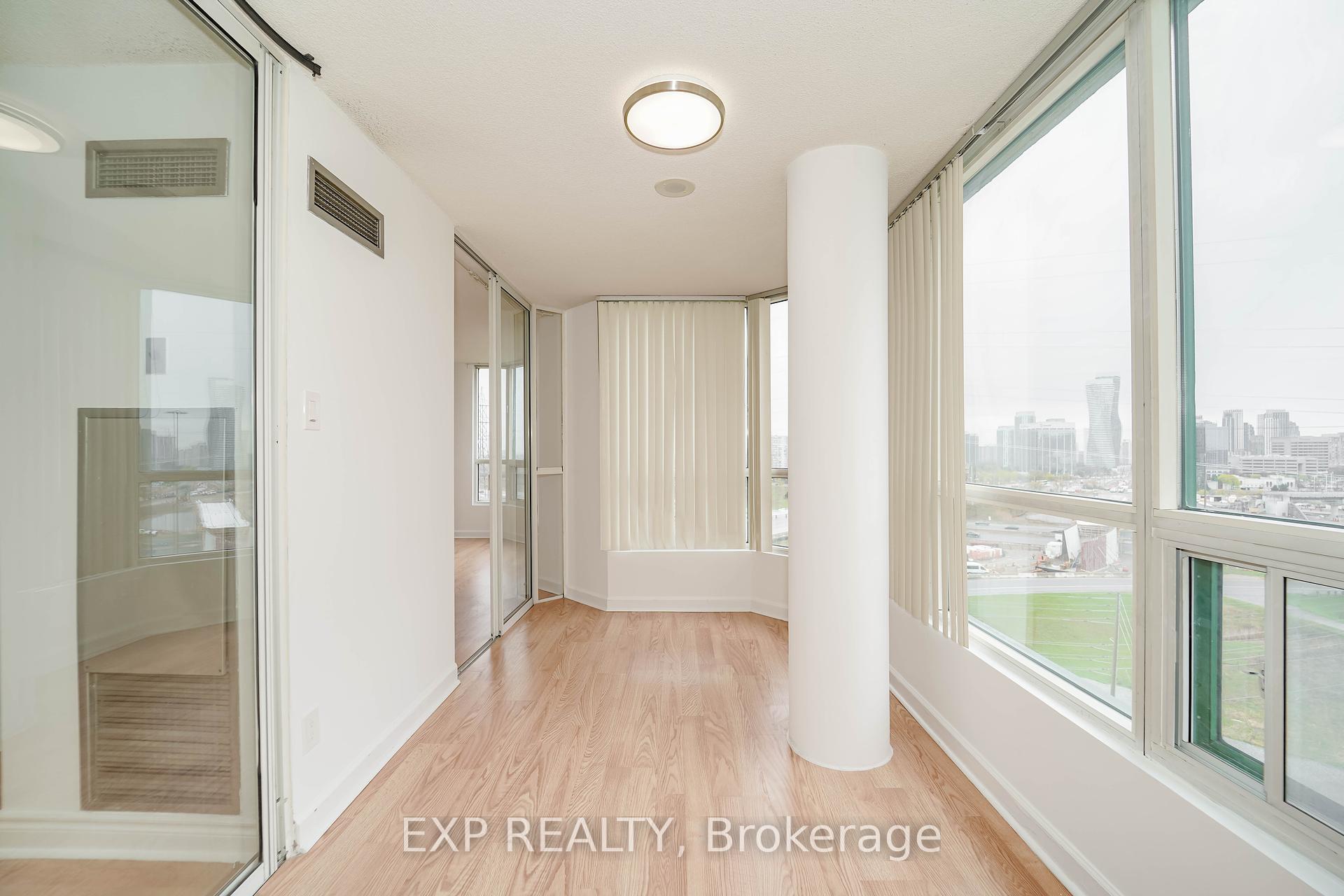 3 Bedrooms Condo at 4450 Tucana,  Mississauga For sale
