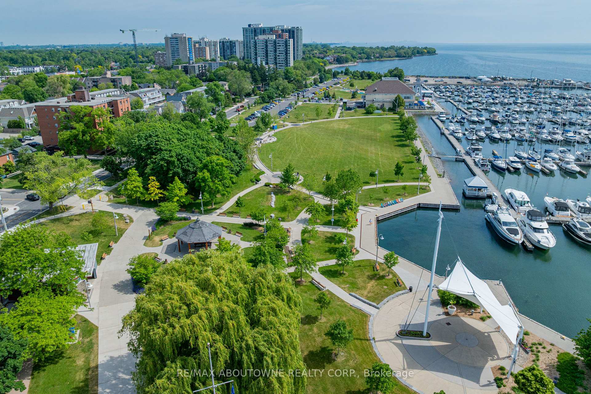 3 Bedrooms Condo at 233 Duskywing, Oakville For sale